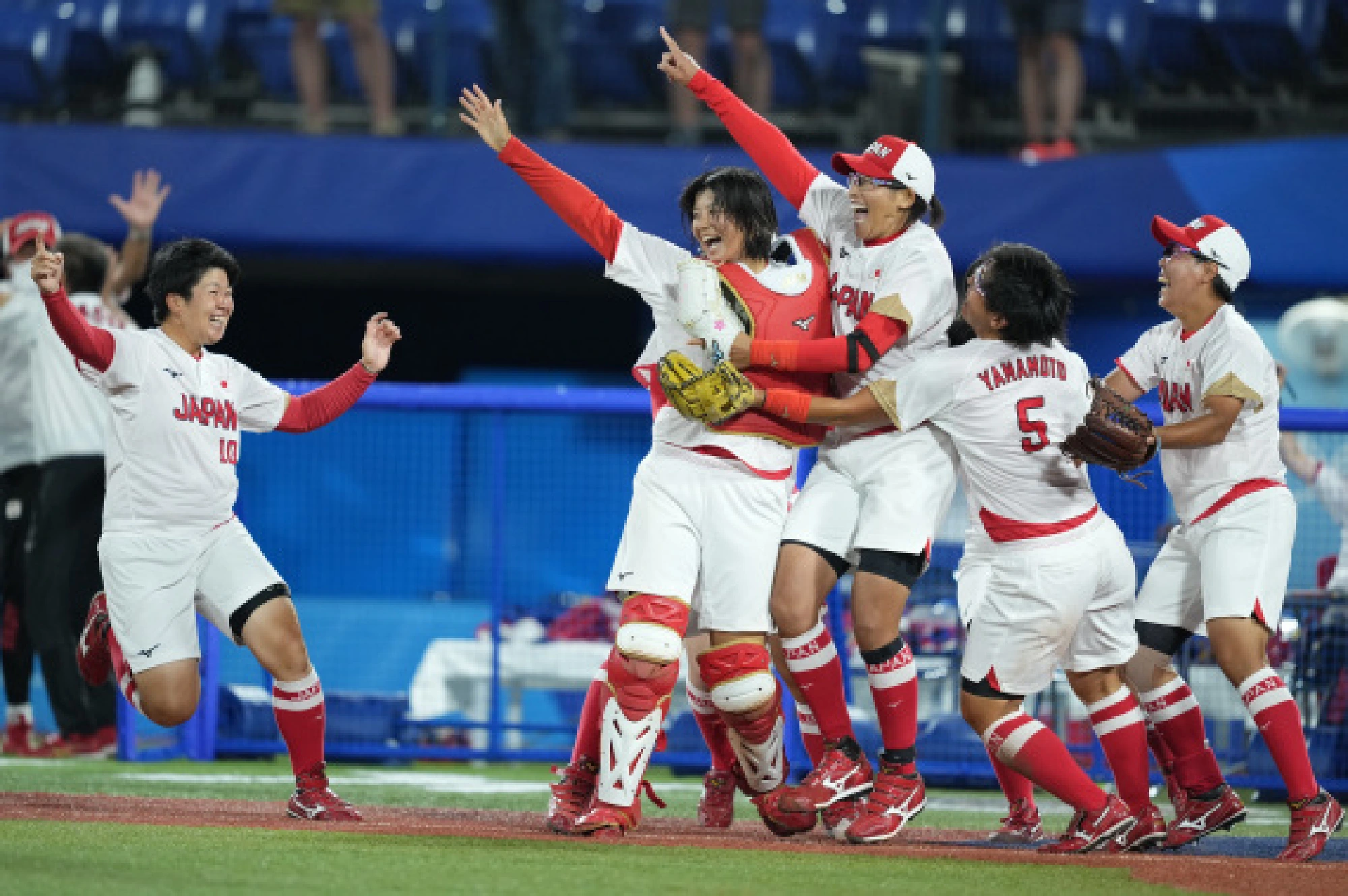Players of Japan celebrate after the softball final between Japan and the United States at the Tokyo 2020 Olympic Games in Tokyo, Japan, July 27, 2021.