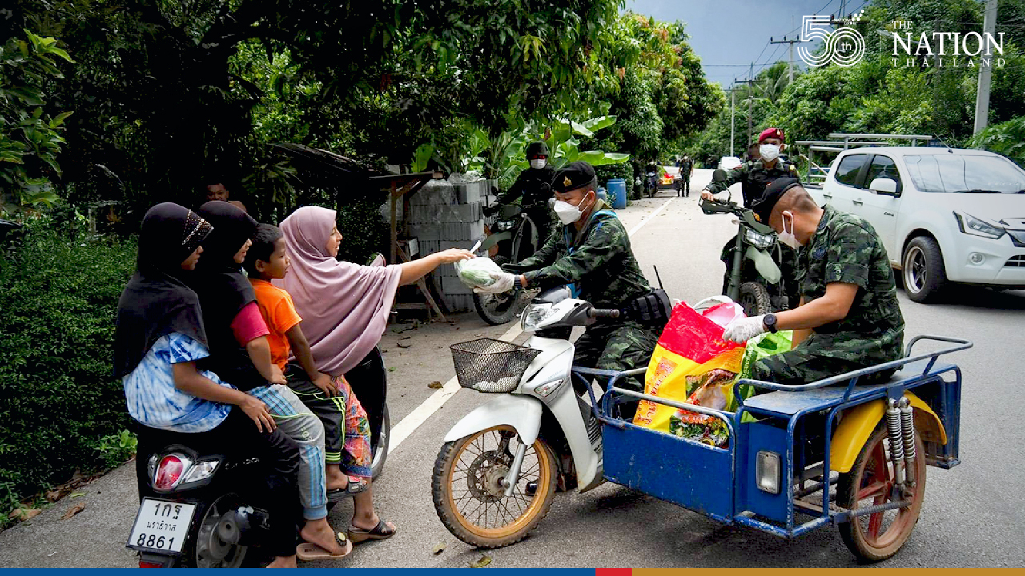 ‘Caring’ soldiers troop into Narathiwat community to hand out vegetables