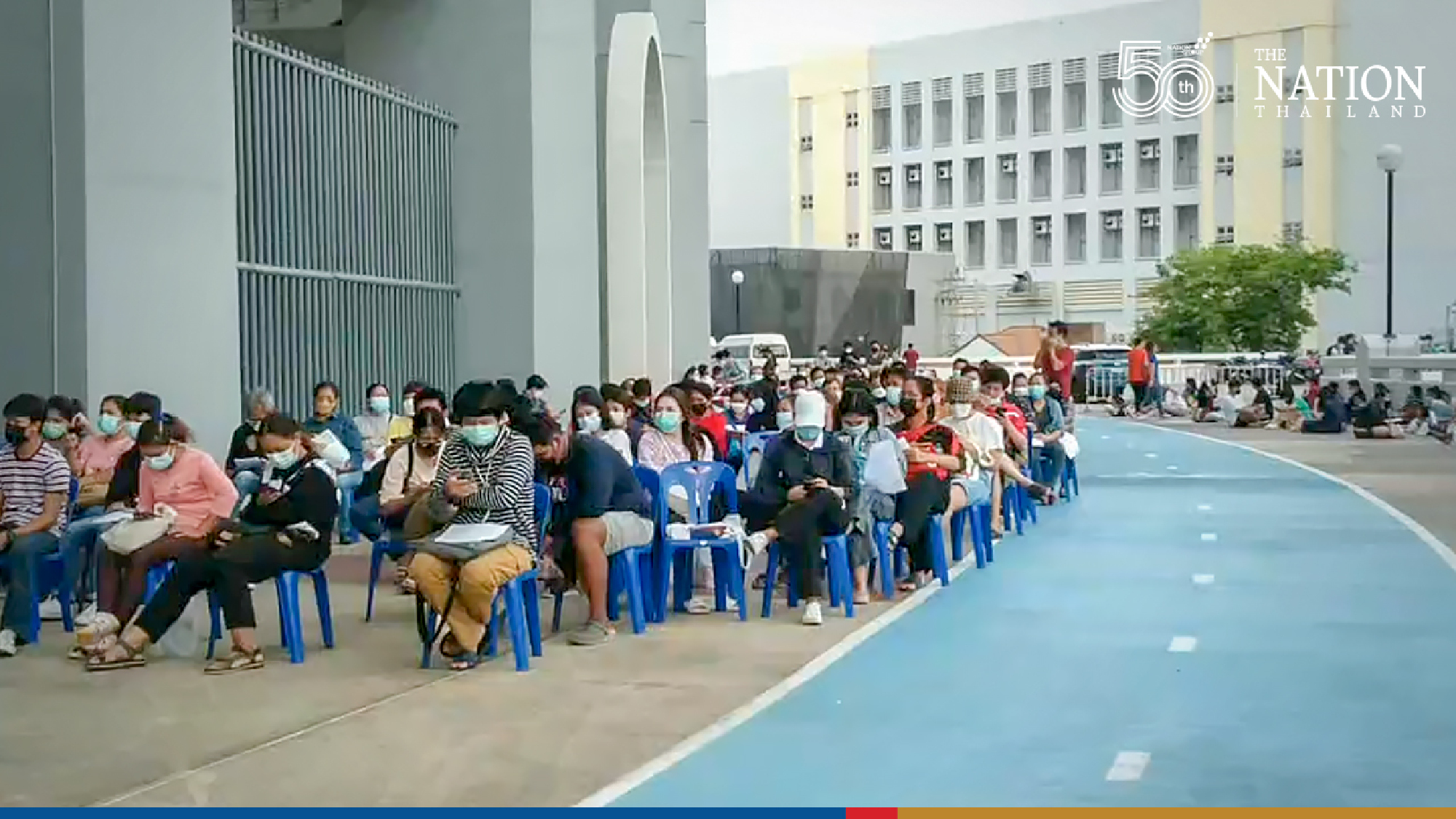 People flock to Rajamangala Stadium for rapid tests