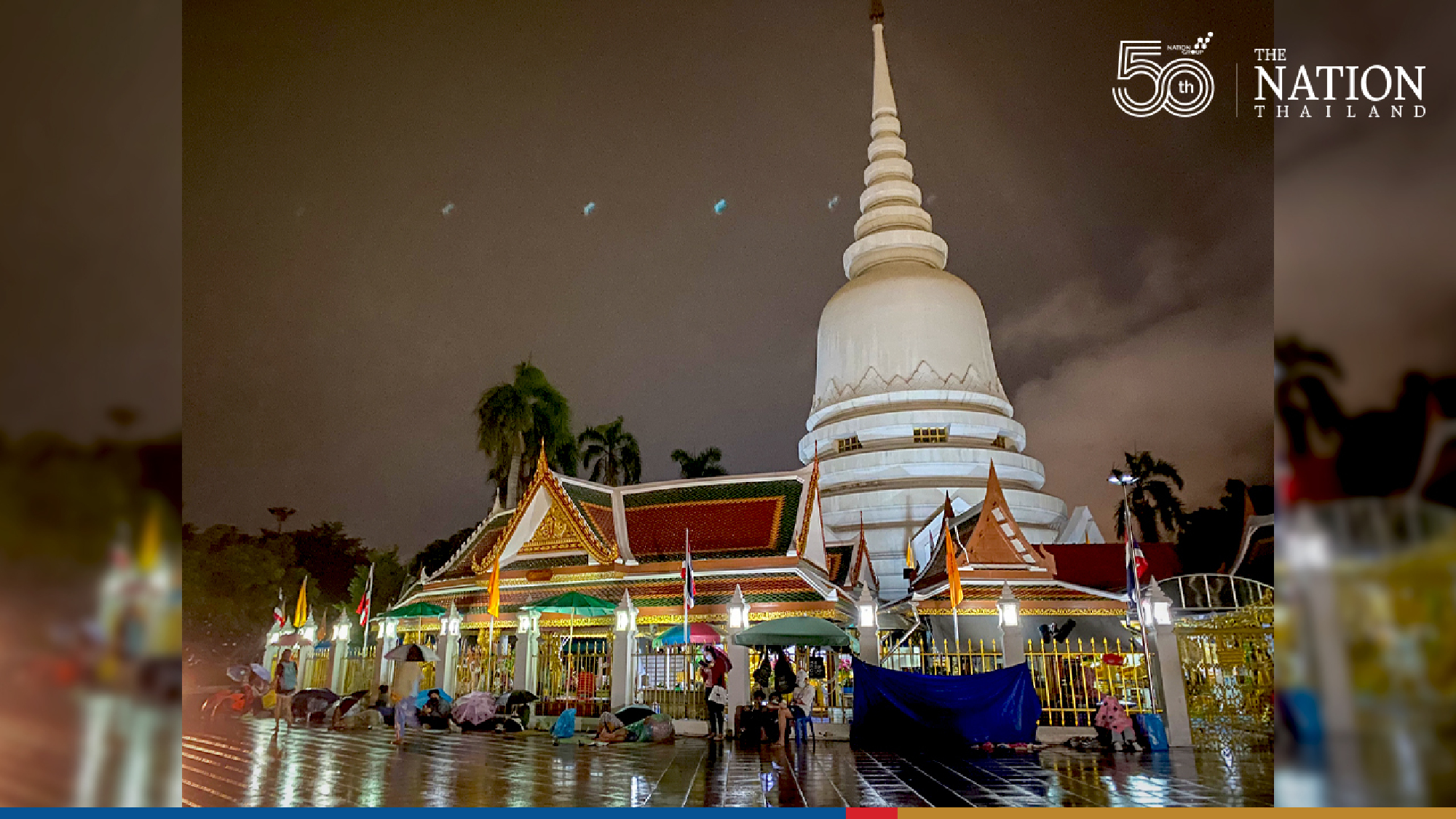 Hundreds of Bangkokians brave the rain for free Covid-19 testing