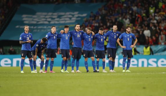 At the other end Unai got down well to save from Chiesa after a rare Italy break, before Oyarzabal's effort went straight at Donnarumma from outside of the area.