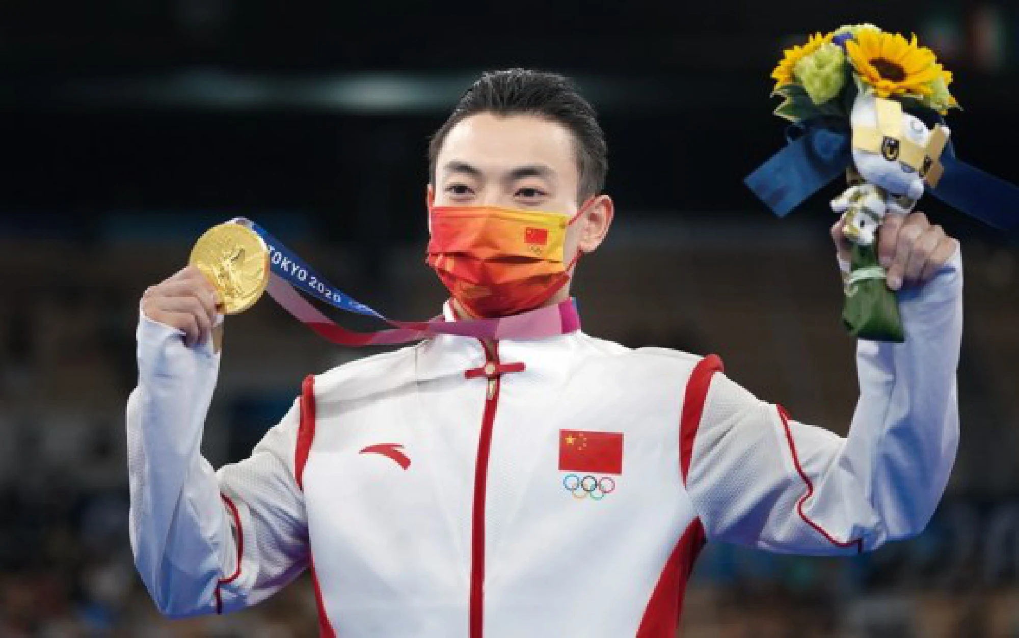Zou Jingyuan of China poses for photos during the awarding ceremony for the artistic gymnastics men's parallel bars final at the Tokyo 2020 Olympic Games in Tokyo, Japan, Aug. 3, 2021.