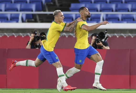 Matheus Cunha (R) of Brazil celebrates after scoring a goal during the men's football final between Brazil and Spain at the Tokyo 2020 Olympic Games in Yokohama, Japan, Aug. 7, 2021.