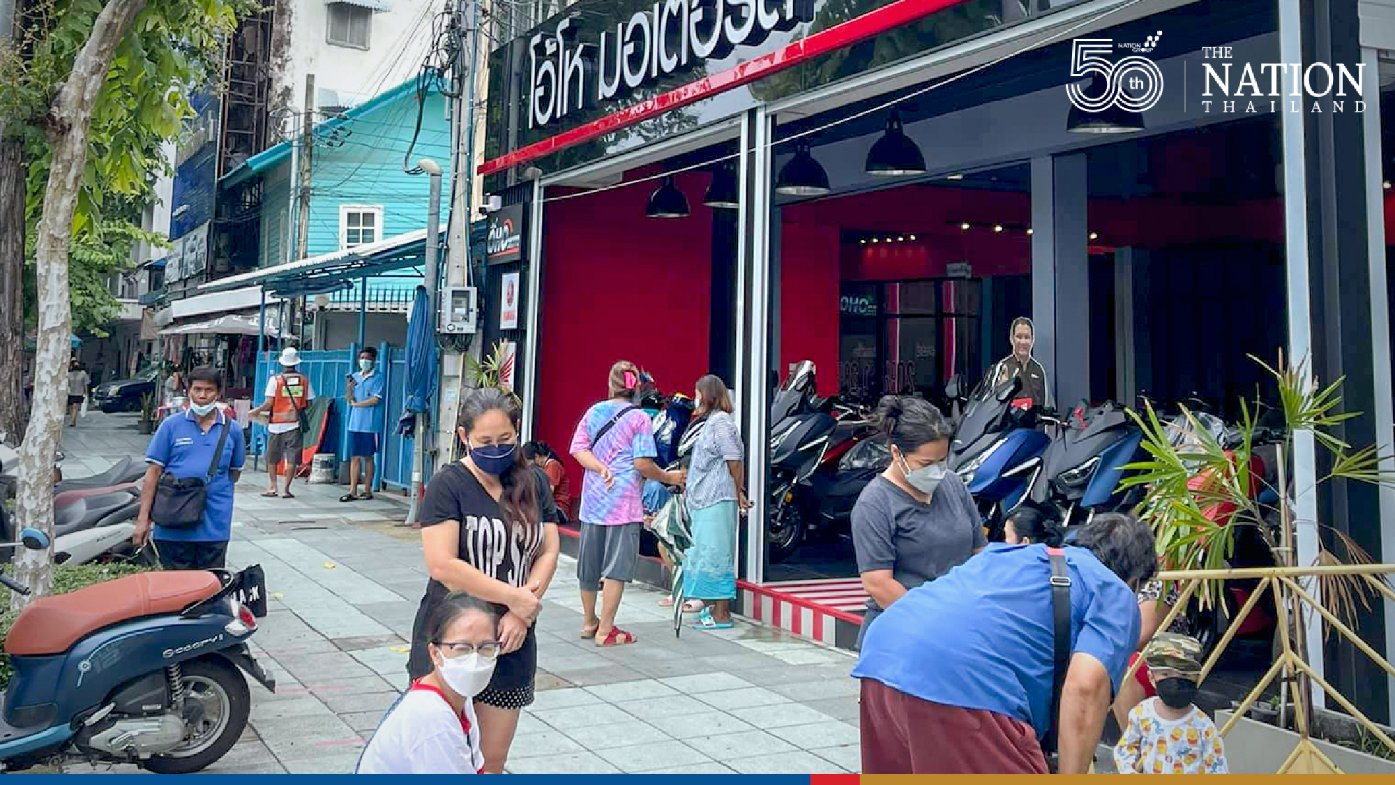 Kind farmer leads volunteer mission to feed Bangkokians hit by virus crisis