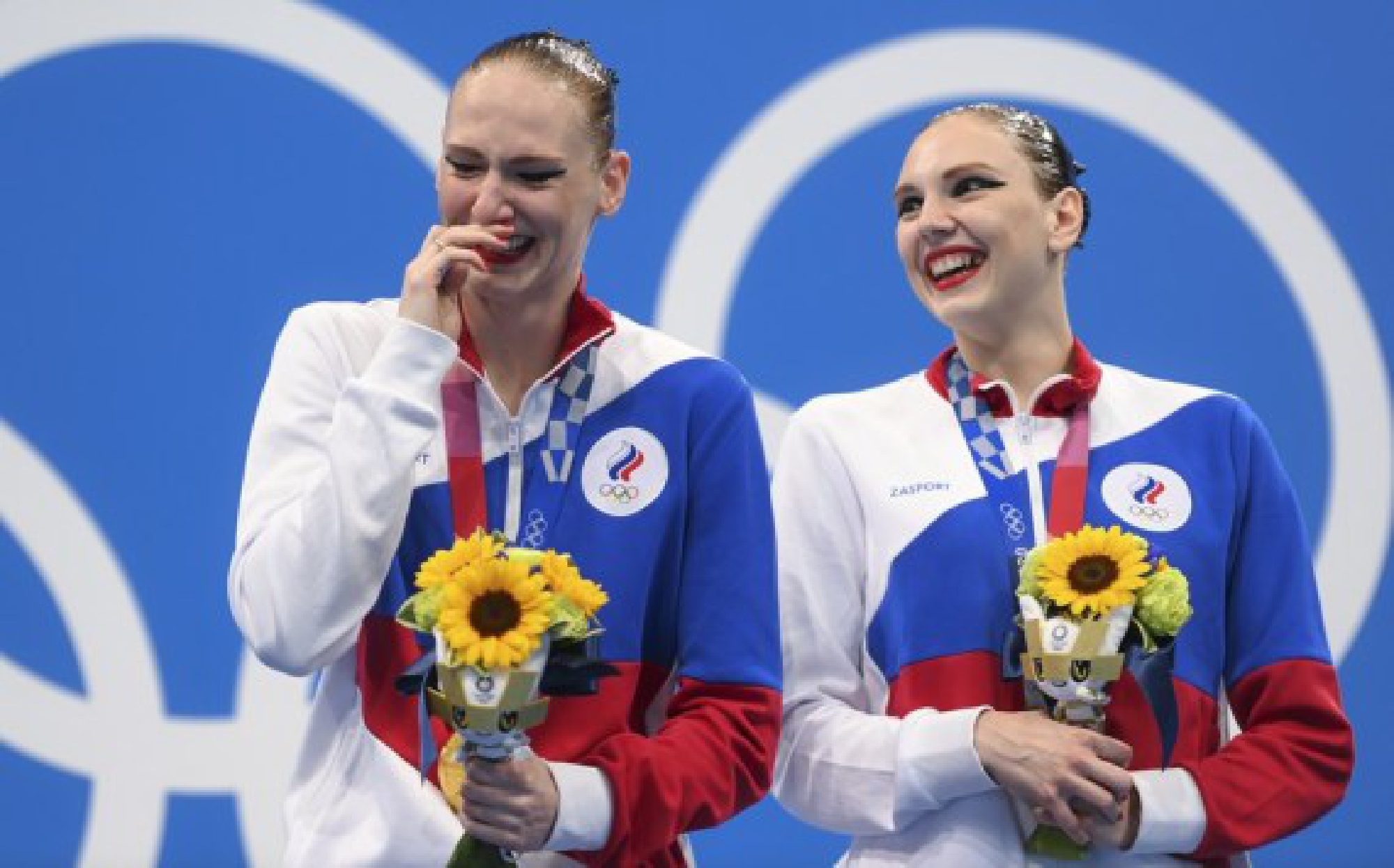 Svetlana Kolesnichenko and Svetlana Romashina of ROC at the awarding ceremony for the artistic swimming duet competition at the Tokyo 2020 Olympic Games in Tokyo, Japan, Aug. 4, 2021.