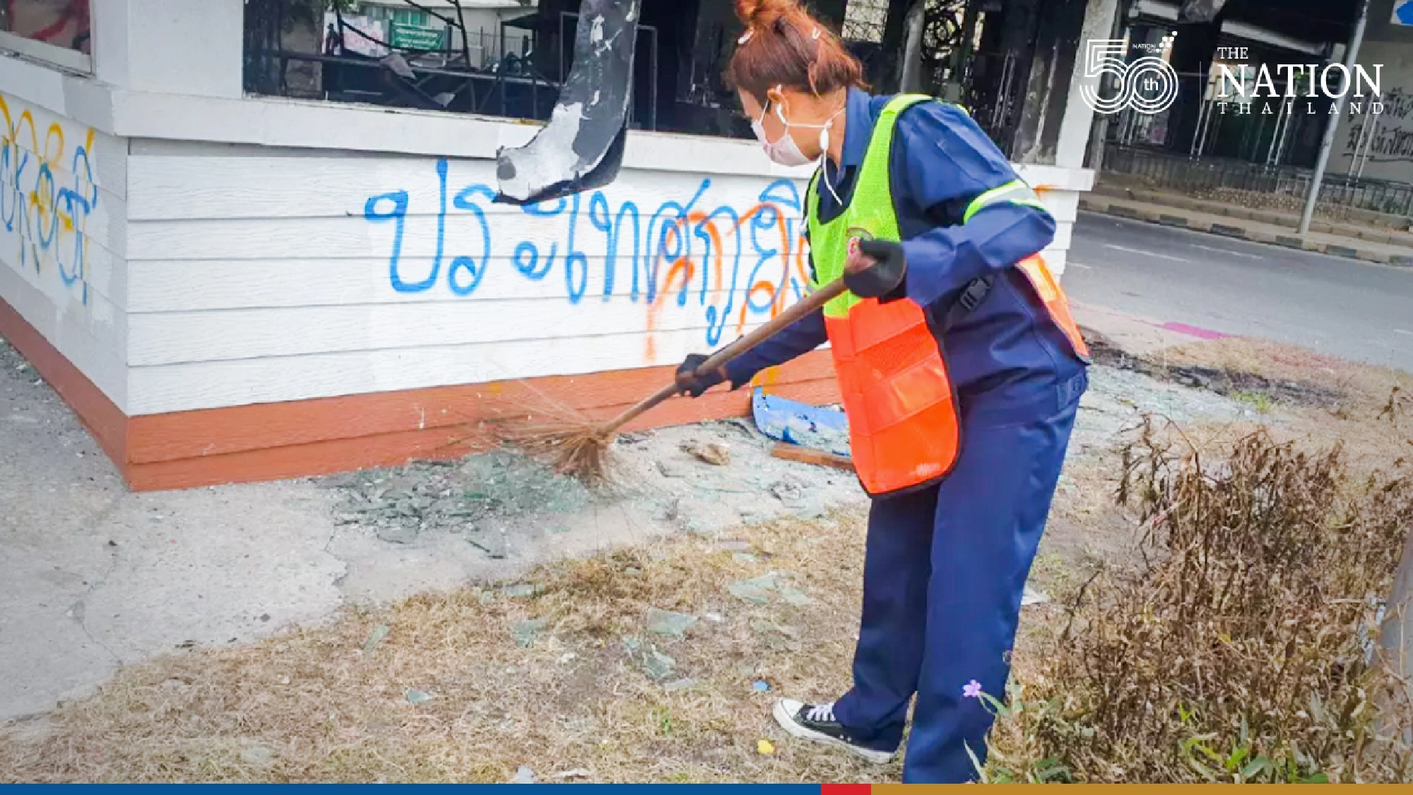 Din Daeng police booth destroyed again during protest