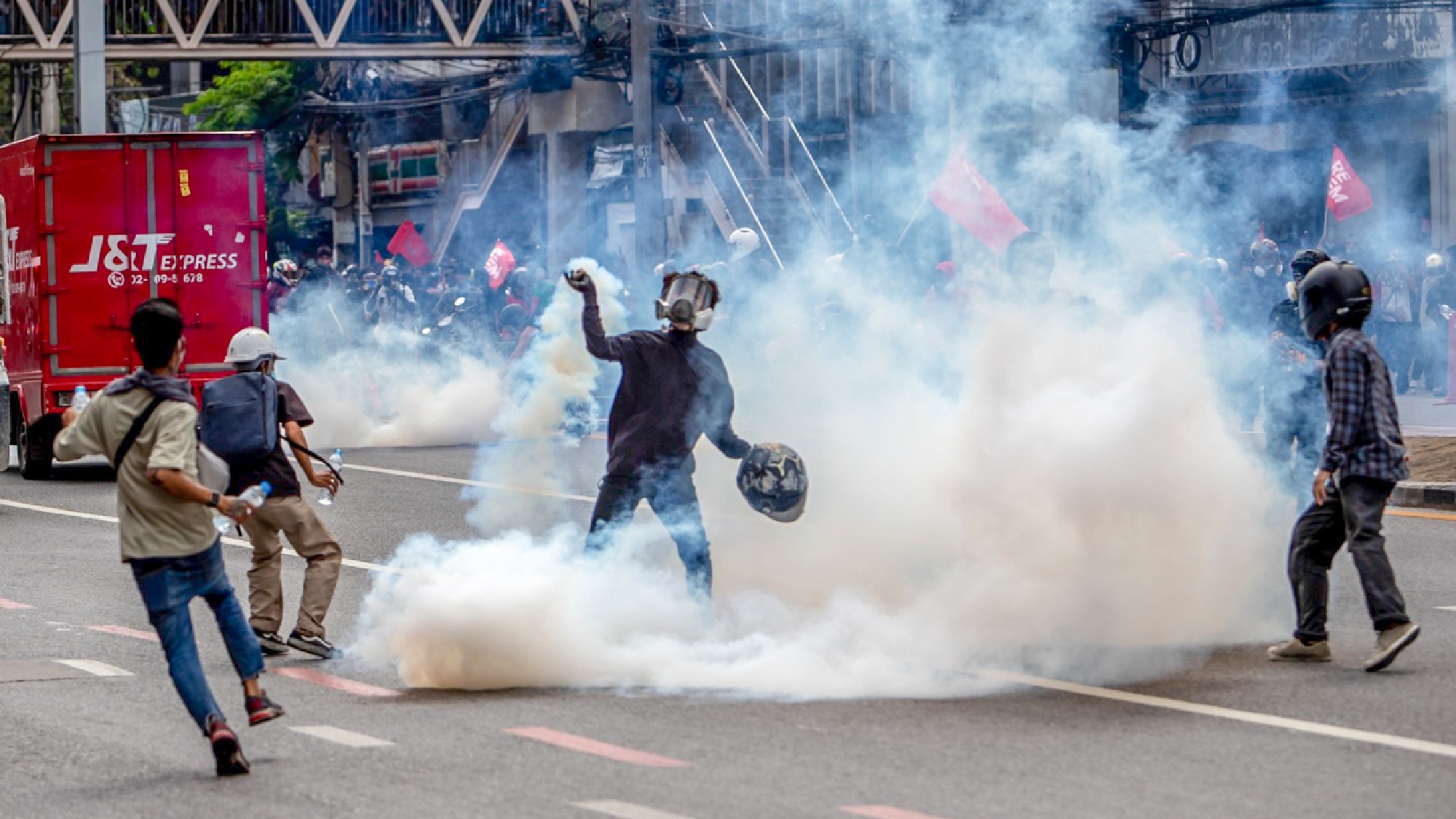 PM lauds police efficiency in dealing with anti-government protest