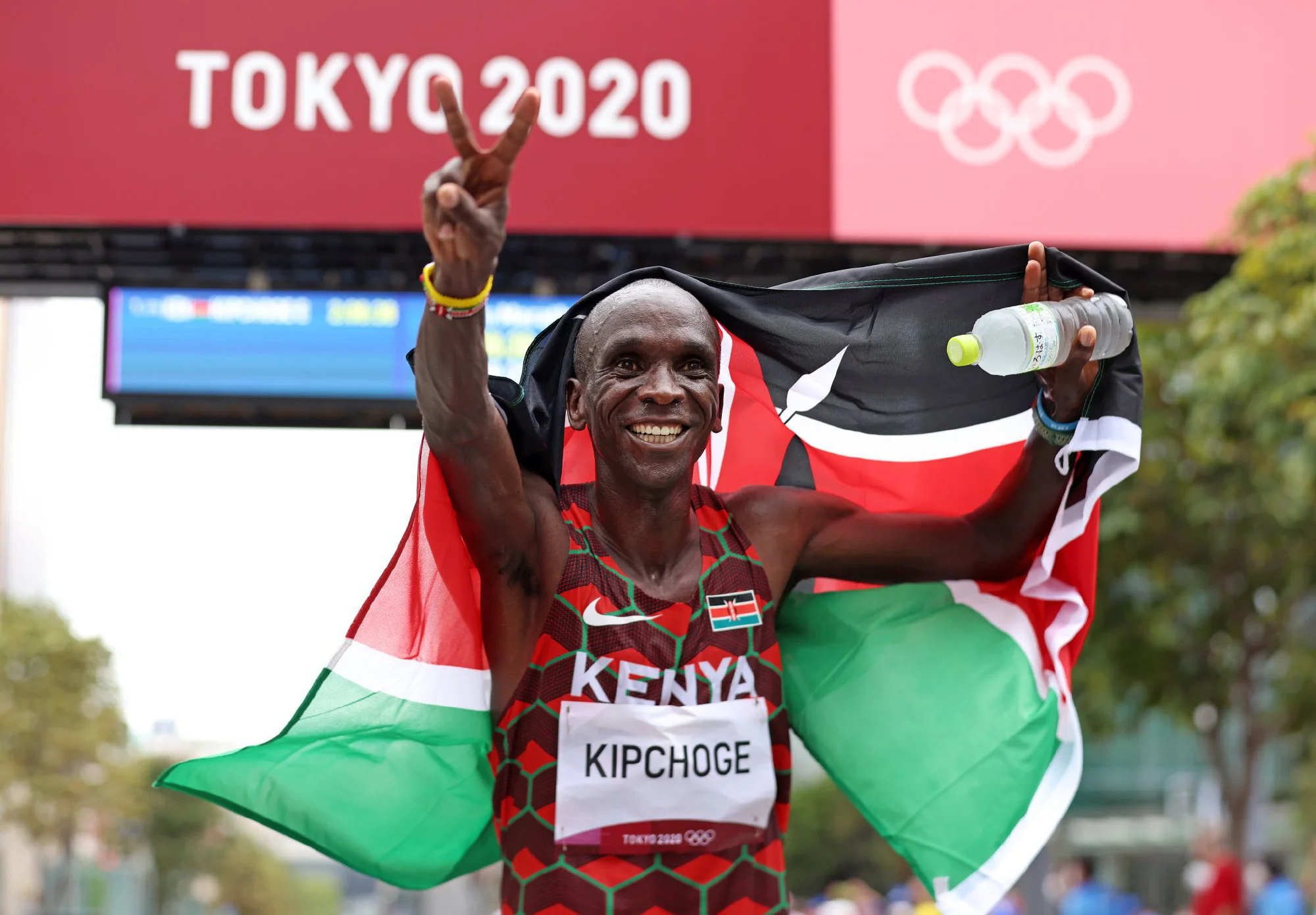 Kenya's Eliud Kipchoge is epitome of sportsmanship as he cruises to second Olympic gold in gruelling marathon race in Sapporo