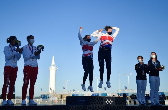 Gold medalists Hannah Mills/Eilidh McIntyre of Britain, silver medalists Agnieszka Skrzypulec/Jolanta Ogar of Poland and bronze medalists Camille Lecointre/Aloise Retornaz of France at the awarding ceremony for the sailing women's 470 event at the Tokyo 2020 Olympic Games in Kanagawa, Japan, Aug. 4, 2021. (