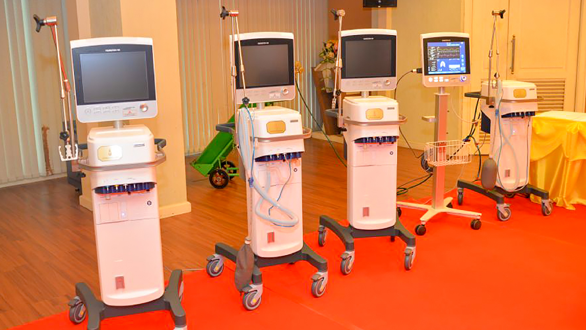 Their Majesties donate ventilators to save lives in Bangkok