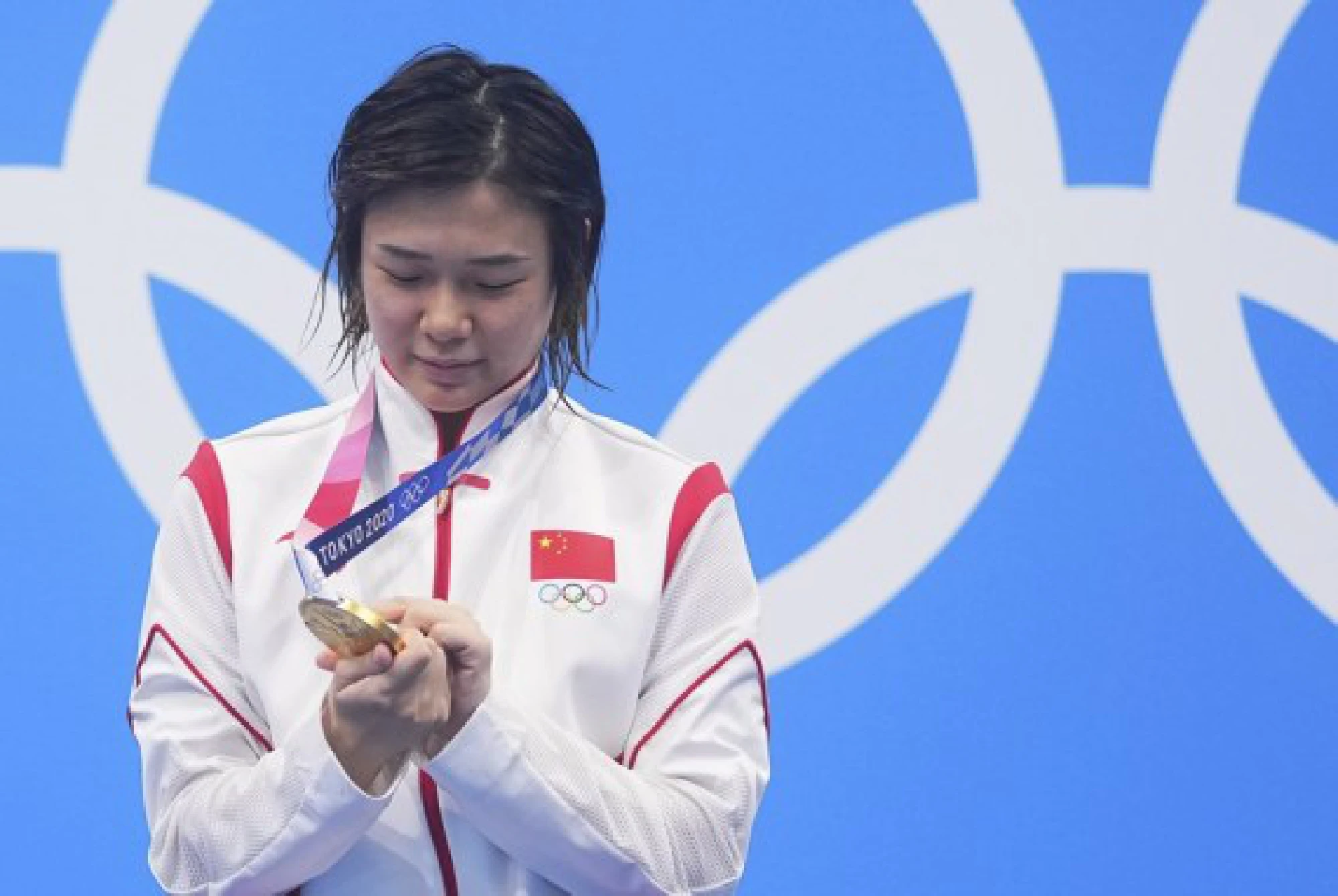 Shi Tingmao of China reacts on the podium during the awarding ceremony of the women's 3m springboard final of diving at the Tokyo 2020 Olympic Games in Tokyo, Japan, Aug. 1, 2021.