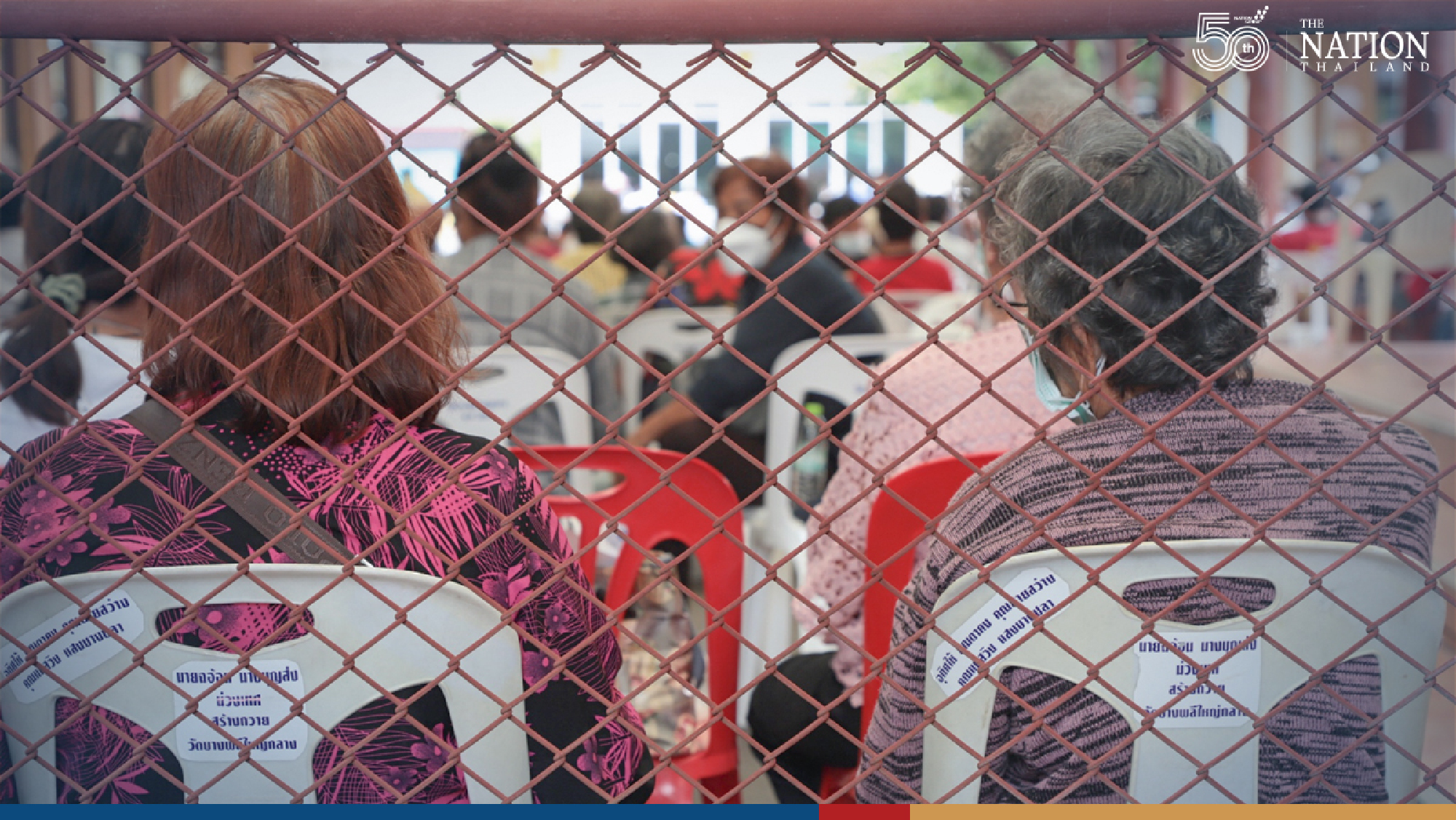 Long queue fails to deter elderly seeking Pfizer vaccine in Samut Prakan