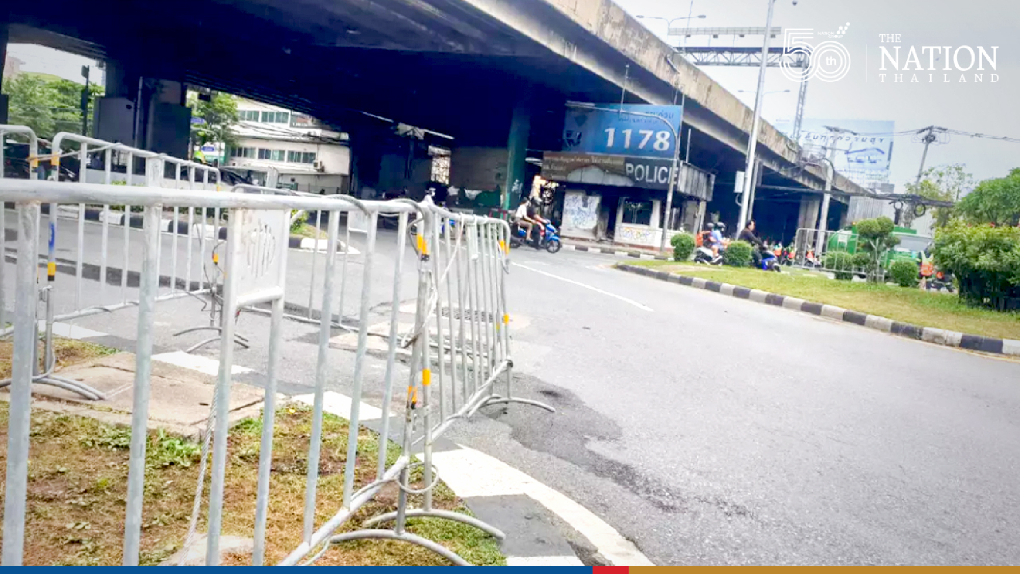 Din Daeng police booth destroyed again during protest