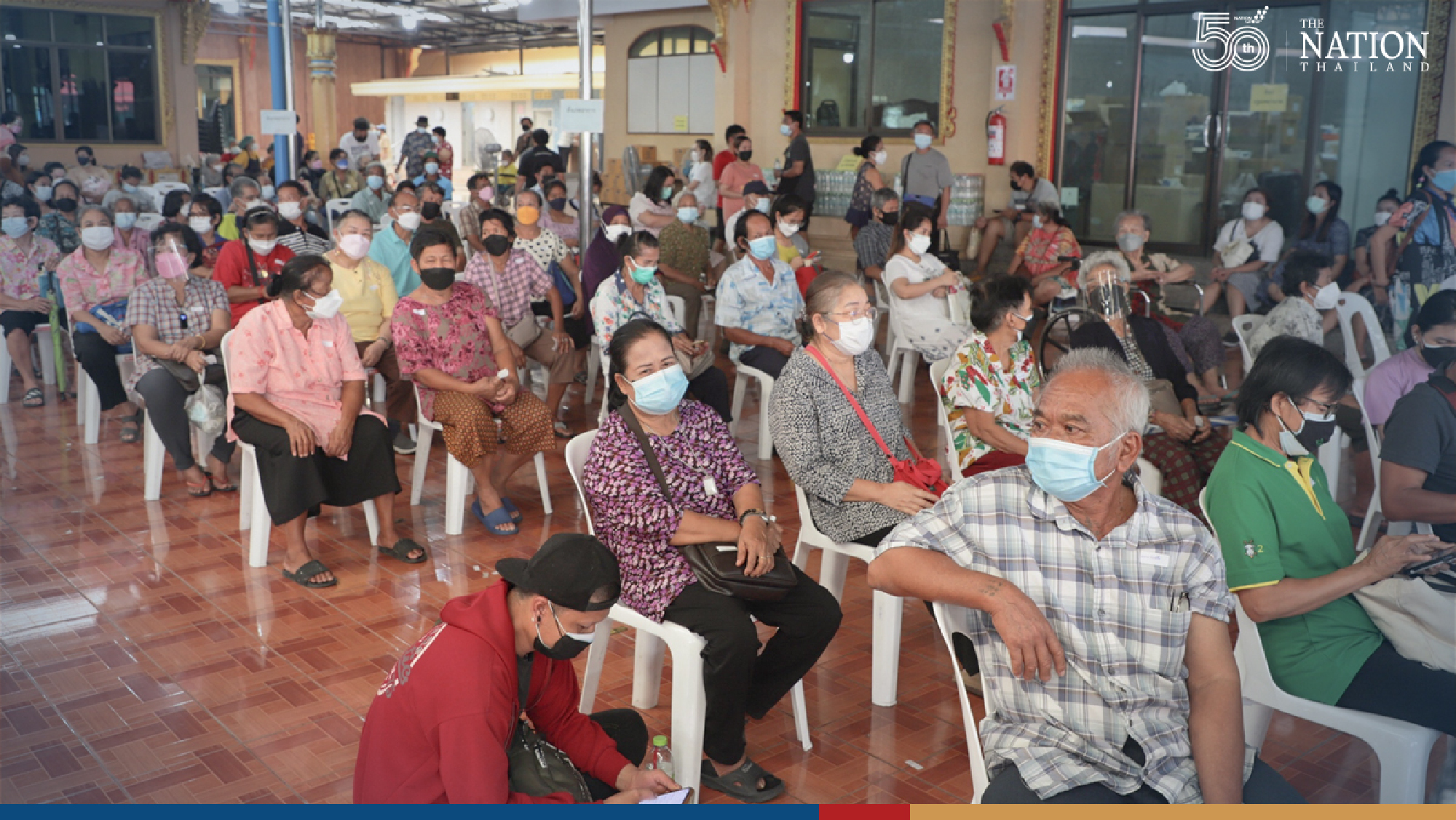 Long queue fails to deter elderly seeking Pfizer vaccine in Samut Prakan