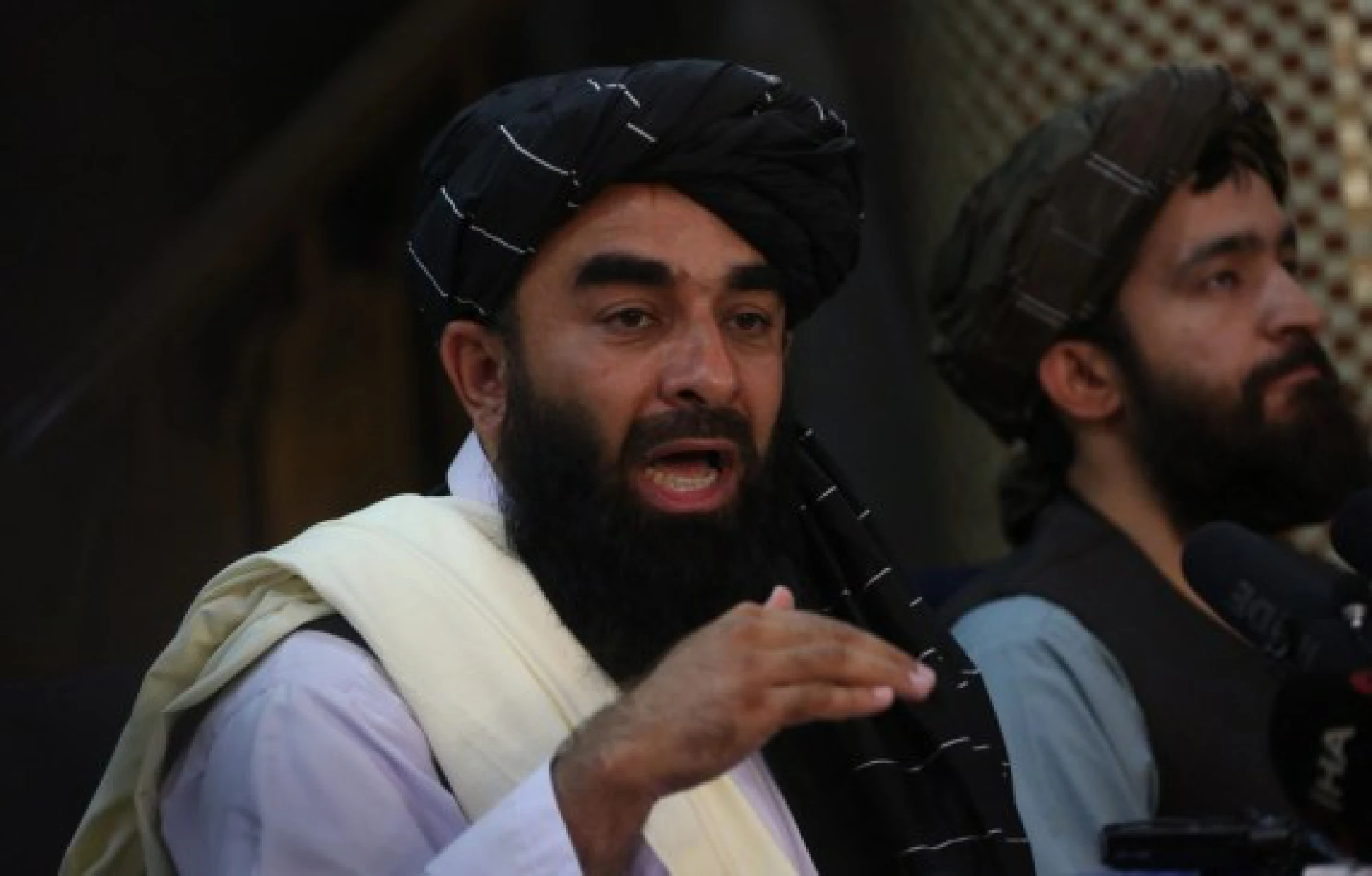 Taliban spokesman Zabihullah Mujahid (L) addresses a press conference in Kabul, capital of Afghanistan, on Aug. 17, 2021. 