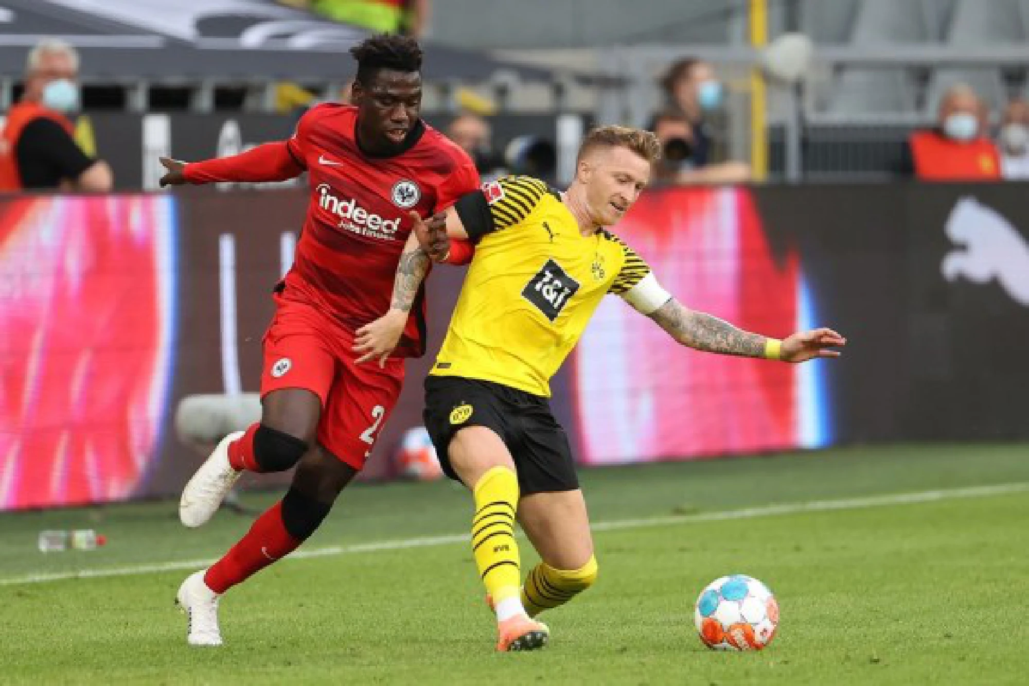 Marco Reus (R) of Dortmund vies with Danny da Costa of Frankfurt during their German Bundesliga match in Dortmund, Germany, Aug. 14, 2021.