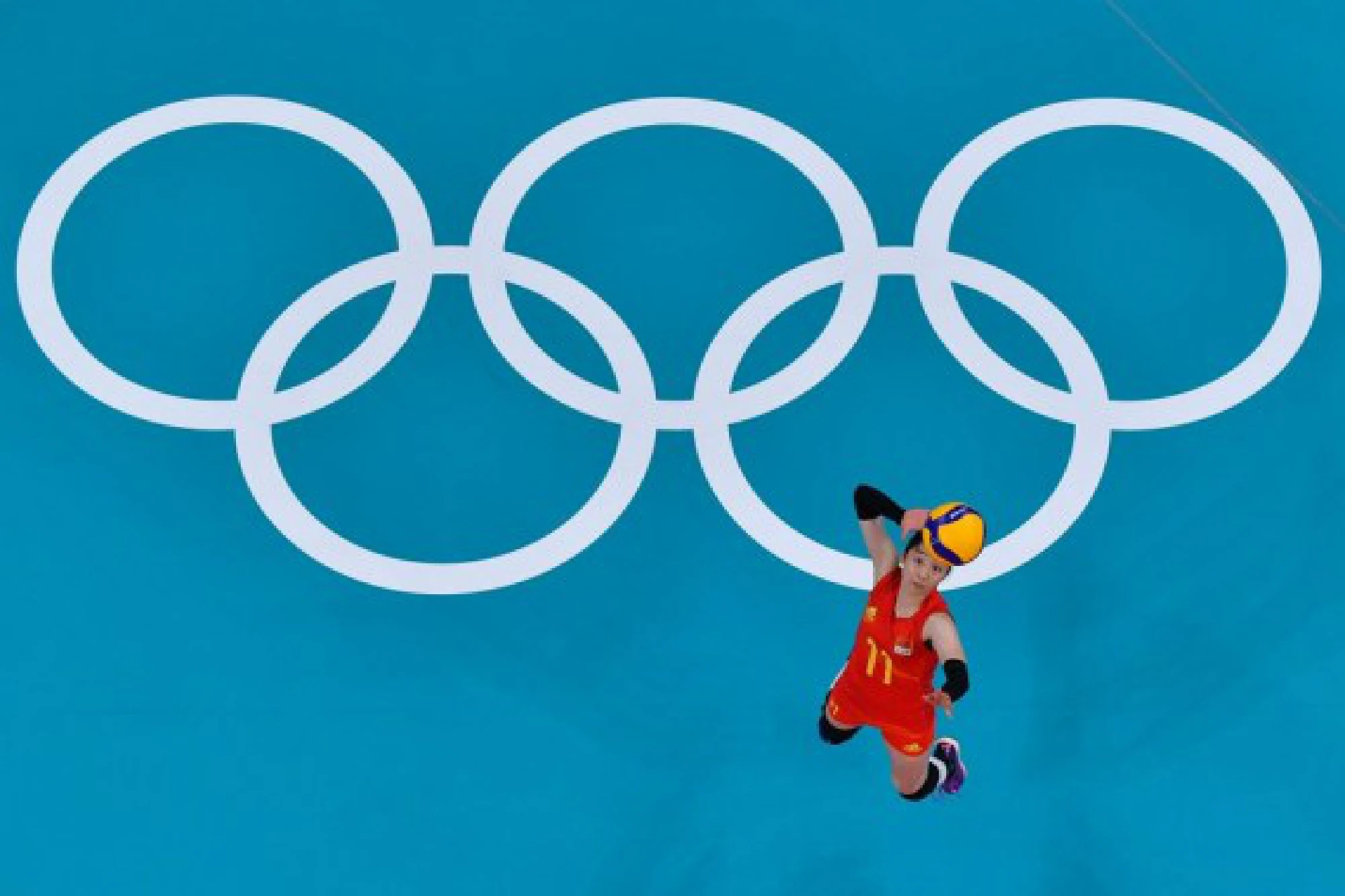 Yao Di of China serves during the women's volleyball preliminary round match between China and Italy at Tokyo 2020 Olympic Games in Tokyo, Japan, on July 31, 2021.