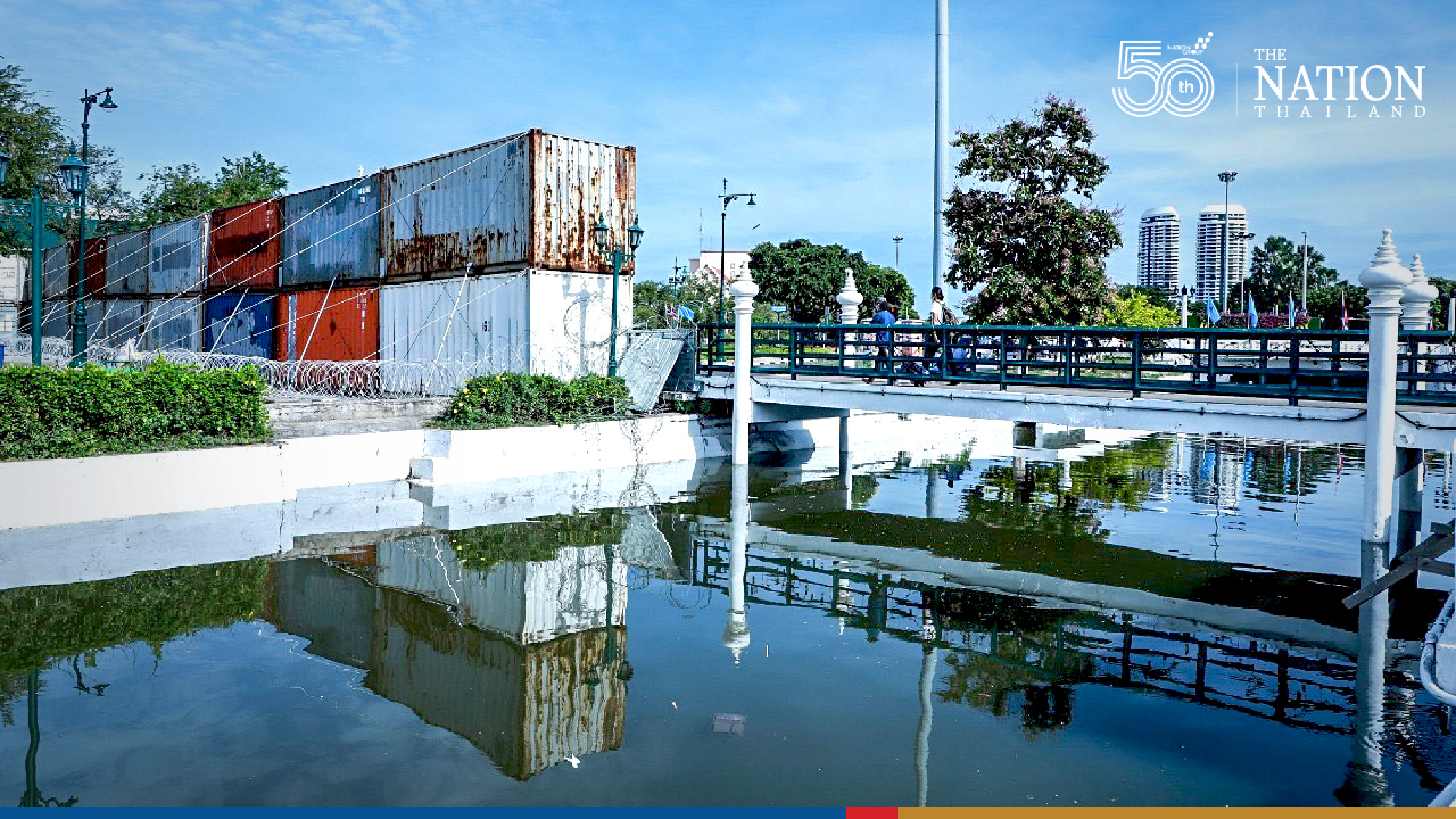 Police ready with barriers to block anti-government protesters