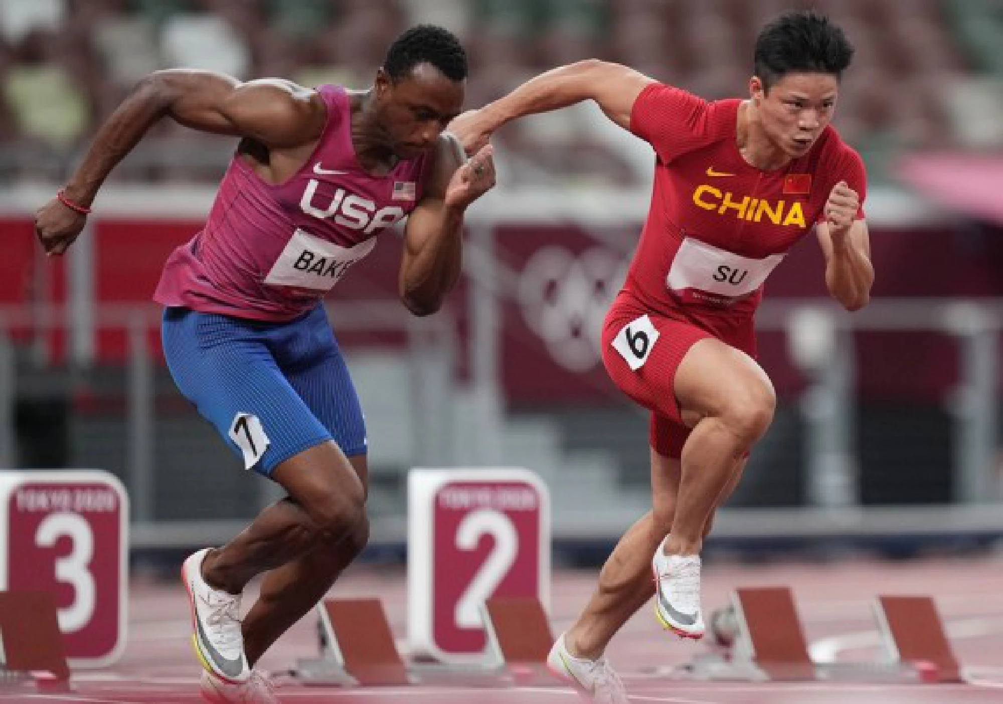 Su Bingtian (R) of China competes during the Men's 100m Final at the Tokyo 2020 Olympic Games in Tokyo, Japan, Aug. 1, 2021. 