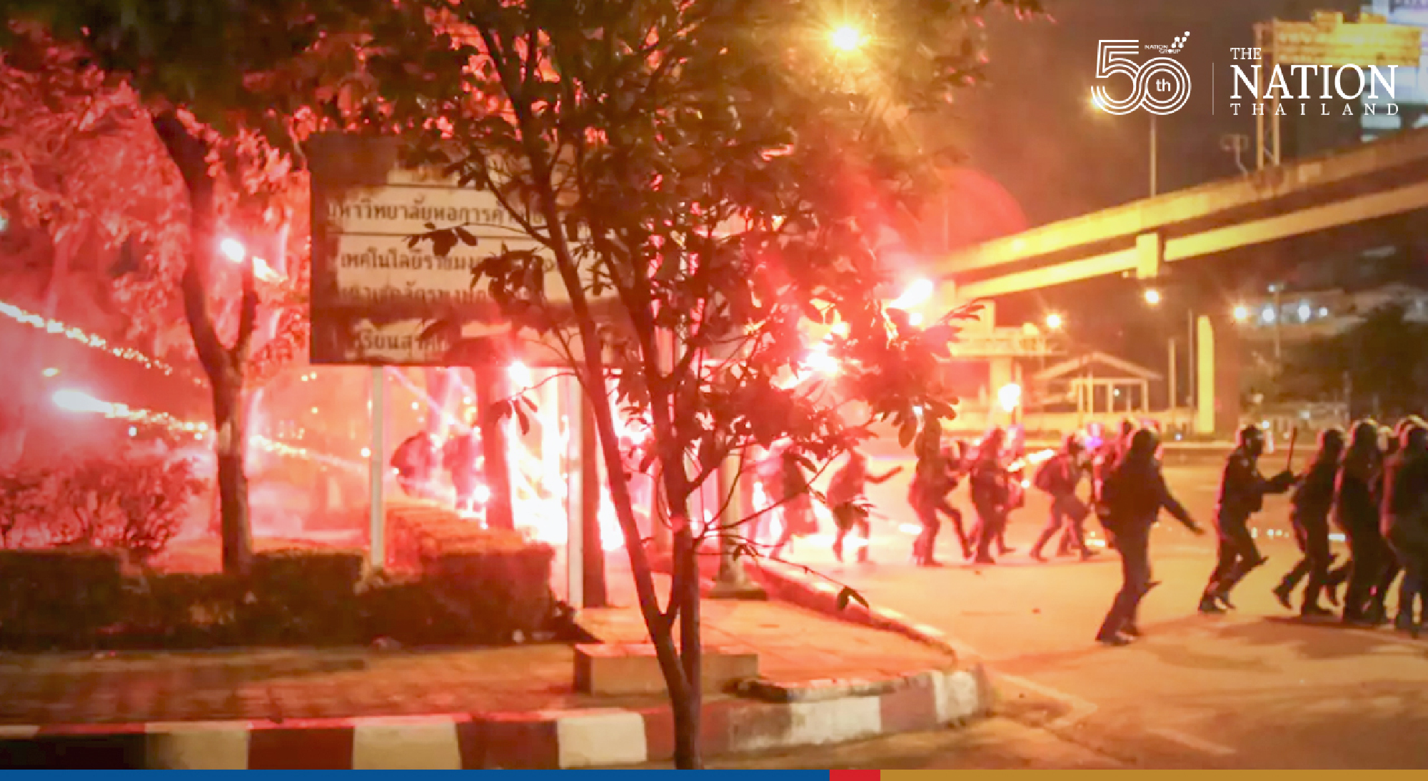 Din Daeng Flats residents urge police, protesters to negotiate