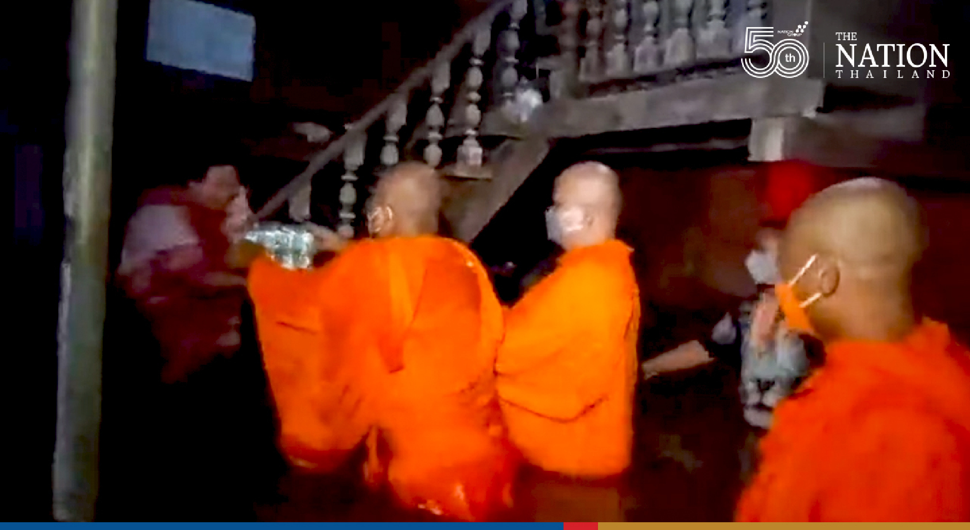 Monks aid flood victims in Sukhothai, Unesco-listed heritage safe