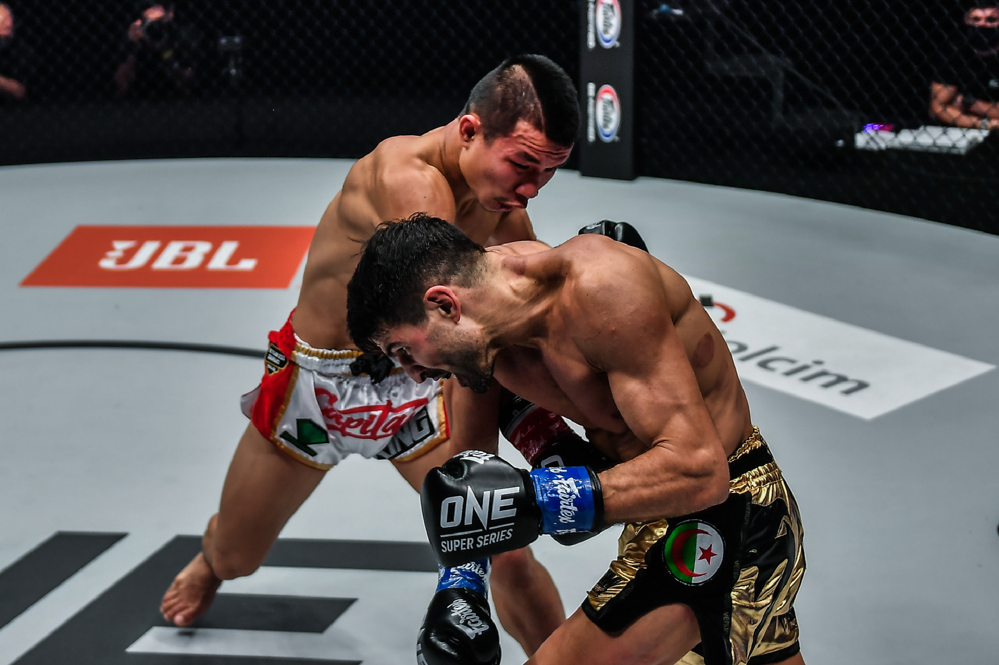 Kickboxing - Bantamweight: Capitan Petchyindee Academy def. Mehdi Zatout via Unanimous Decision