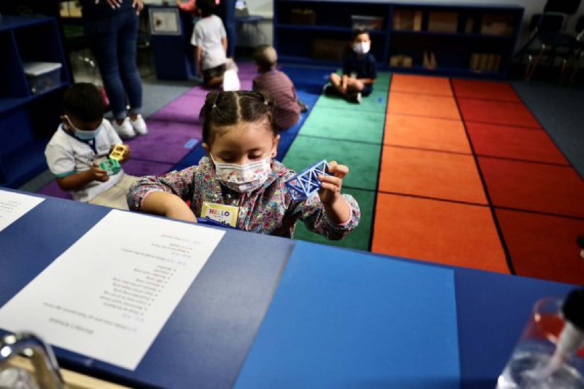 Kindergarten children play toys in a classroom at Montrara Ave. Elementary School in Los Angeles, California, the United States, on Aug. 16, 2021. (Xinhua)