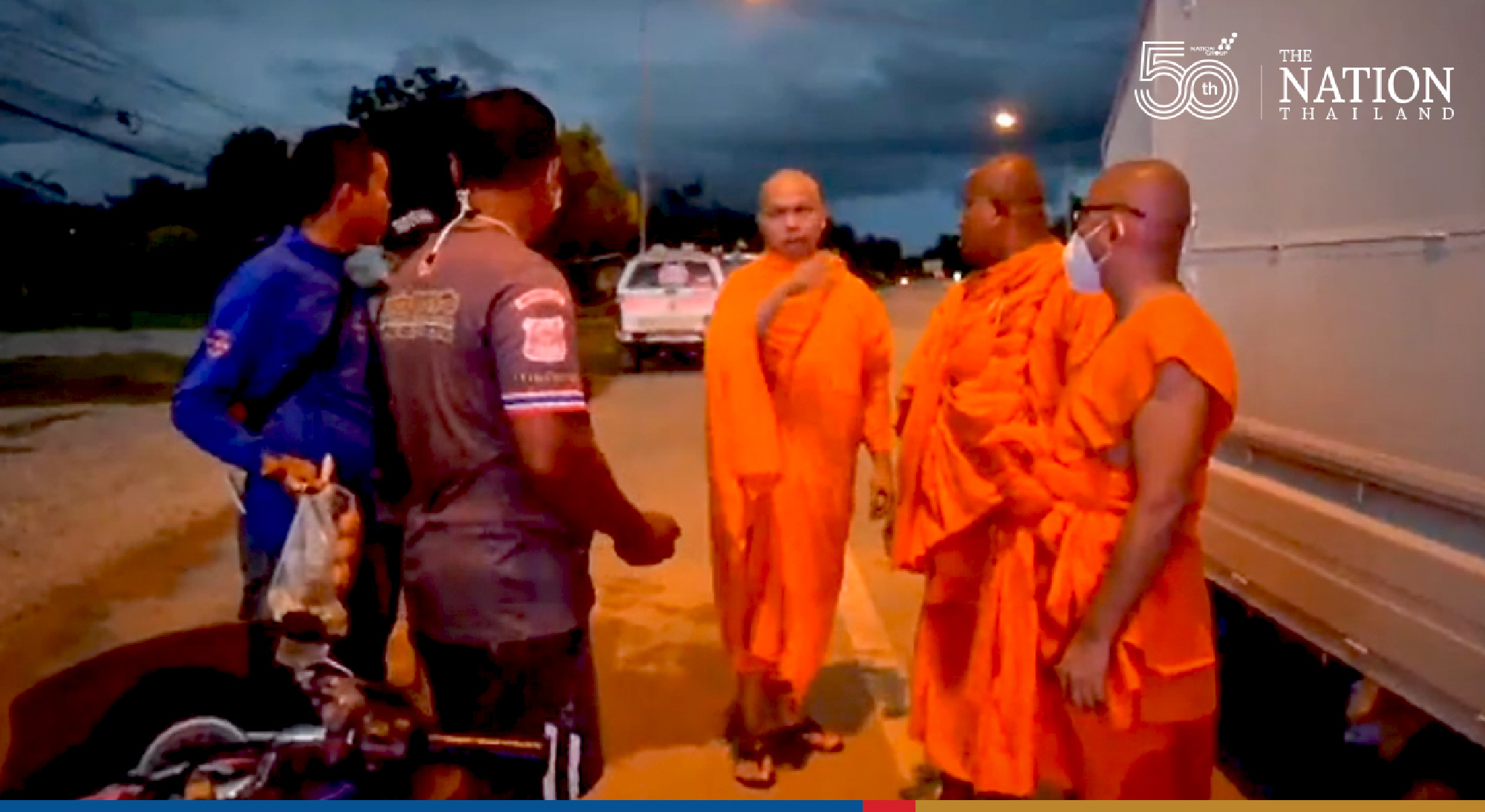 Monks aid flood victims in Sukhothai, Unesco-listed heritage safe