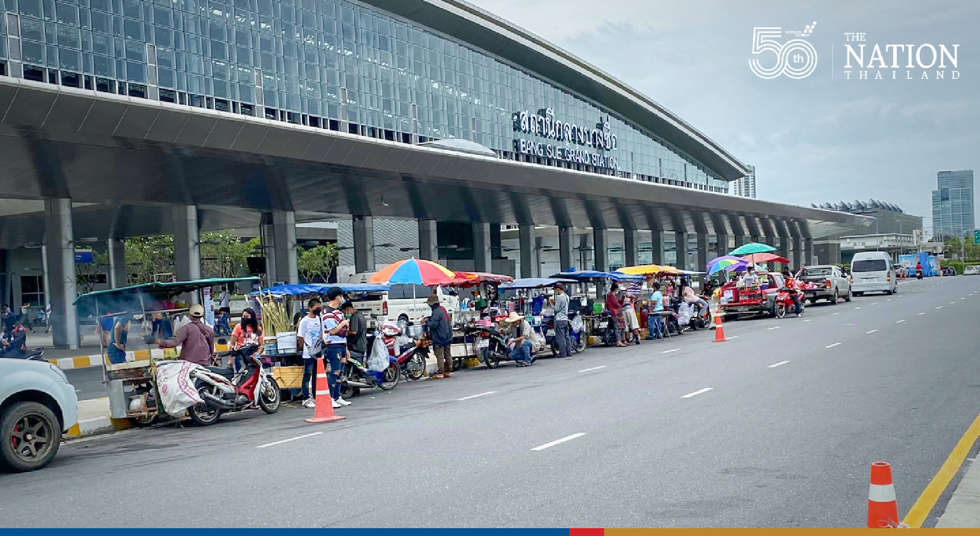 SRT clamps down on hawkers, illegal motorcycle taxis at Bang Sue Grand Station