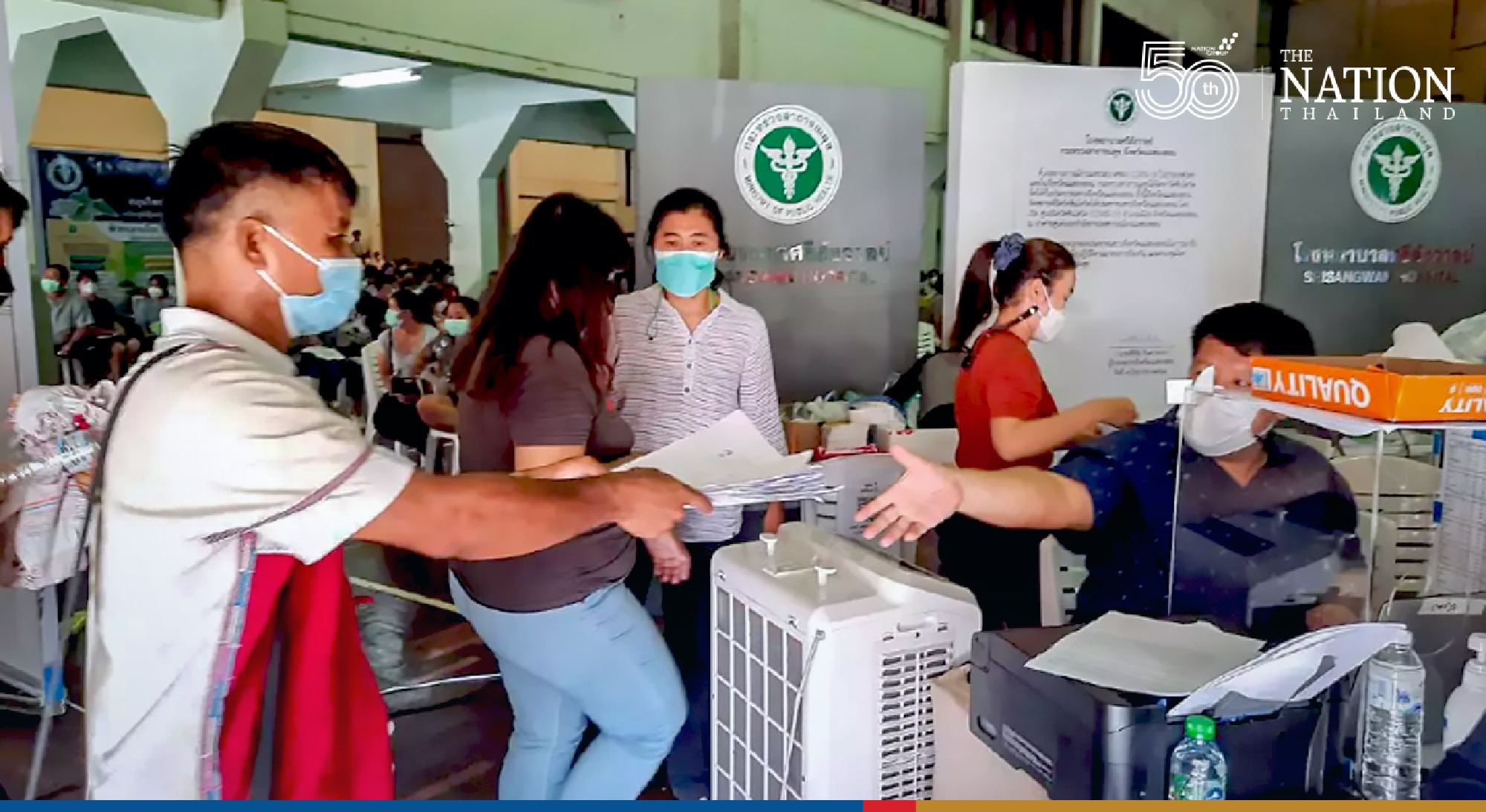 Long-neck Karen in Mae Hong Son vaccinated against Covid