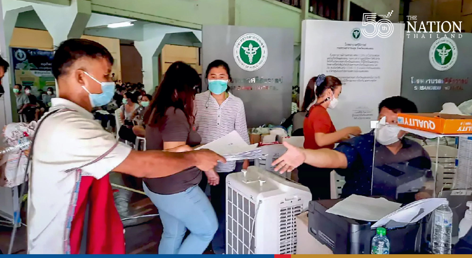 Long-neck Karen in Mae Hong Son vaccinated against Covid