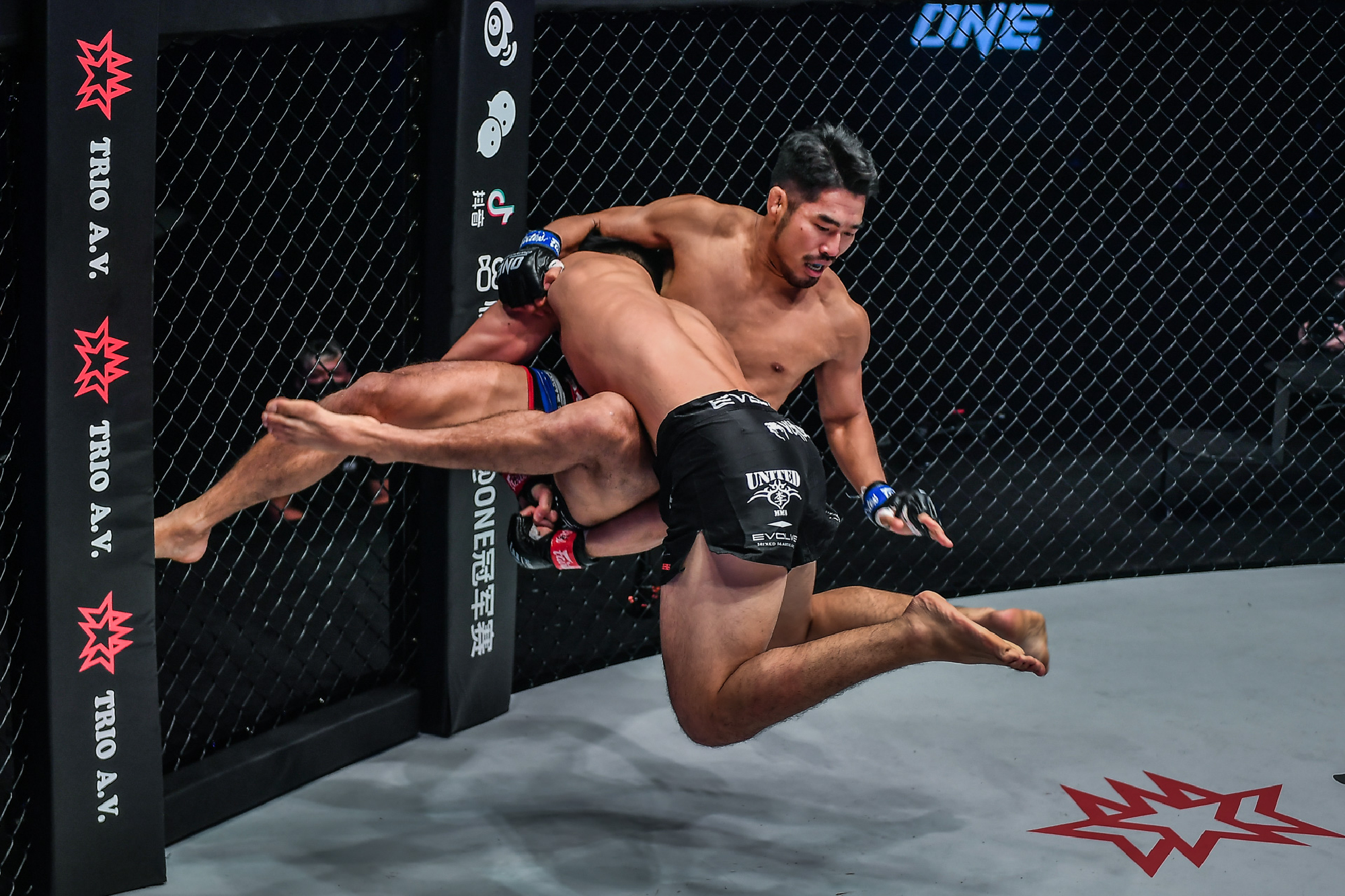 Mixed Martial Arts - Lightweight: Ok Rae Yoon def. Christian Lee via Unanimous Decision