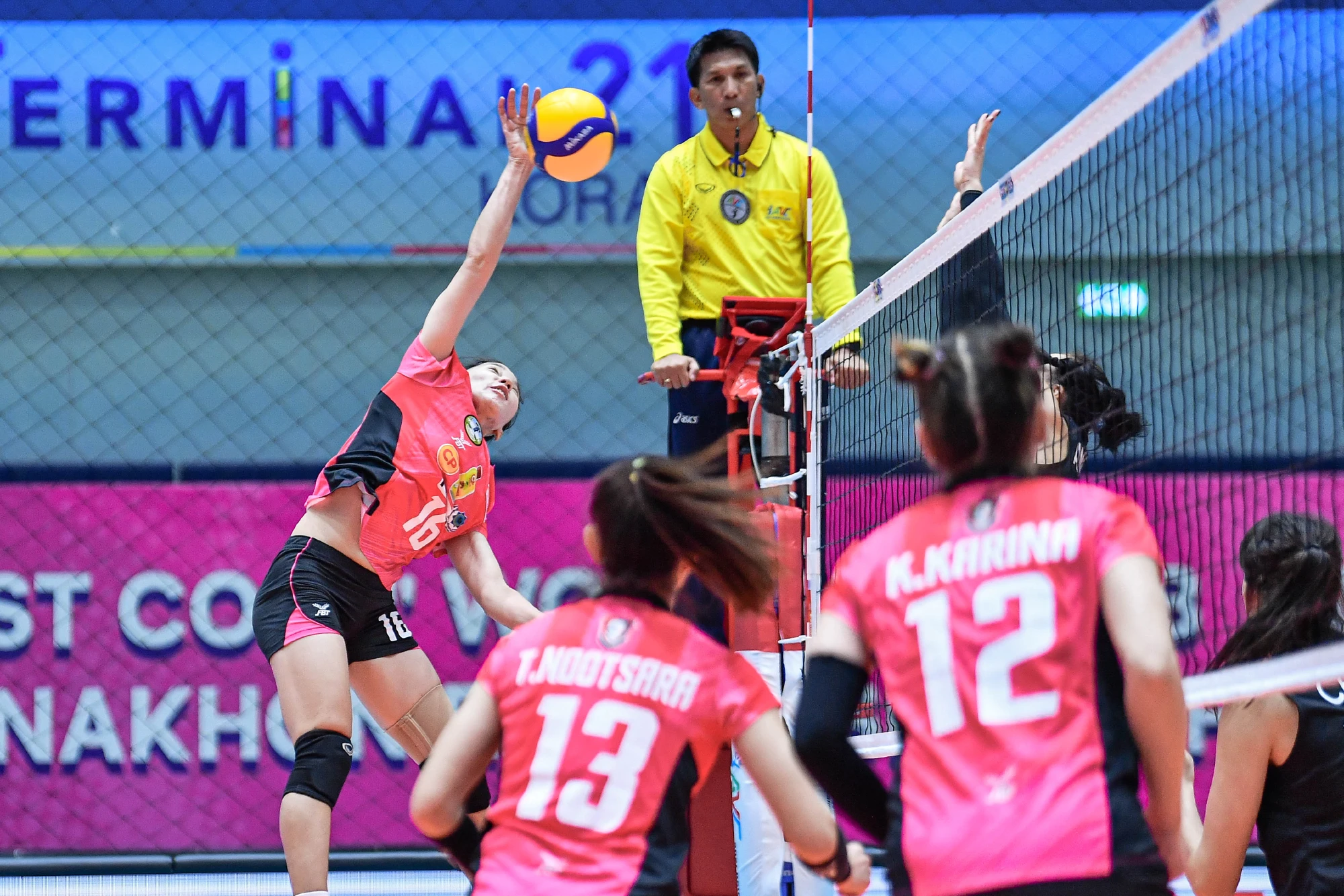 Chatchu-on Moksri weighed in a team-high 31 points including 28 powerful attacks for Nakhon Ratchasima QminC VC