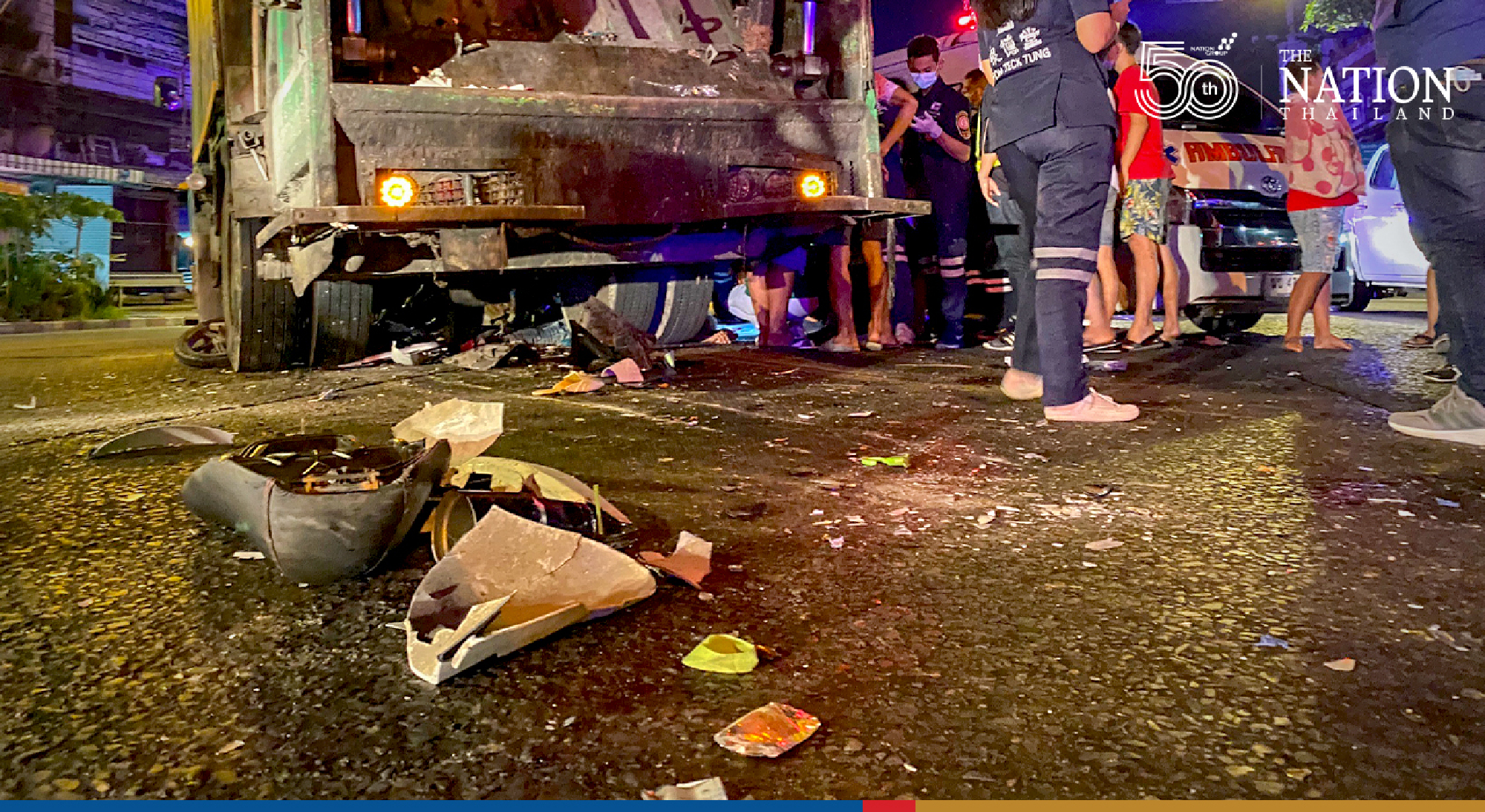 Motorcyclists aged 36 and 12 with drugs die after running red light, hitting truck