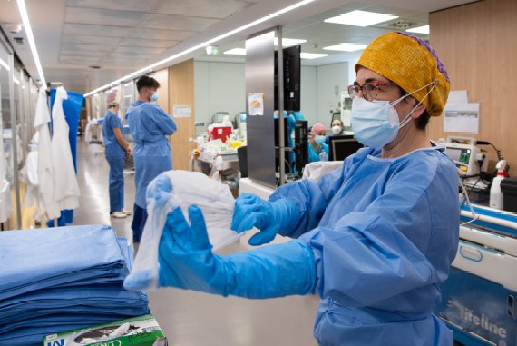 A medical worker prepares to work at a hospital in Barcelona, Spain, April 8, 2021.  (Xinhua/Francisco Avia)