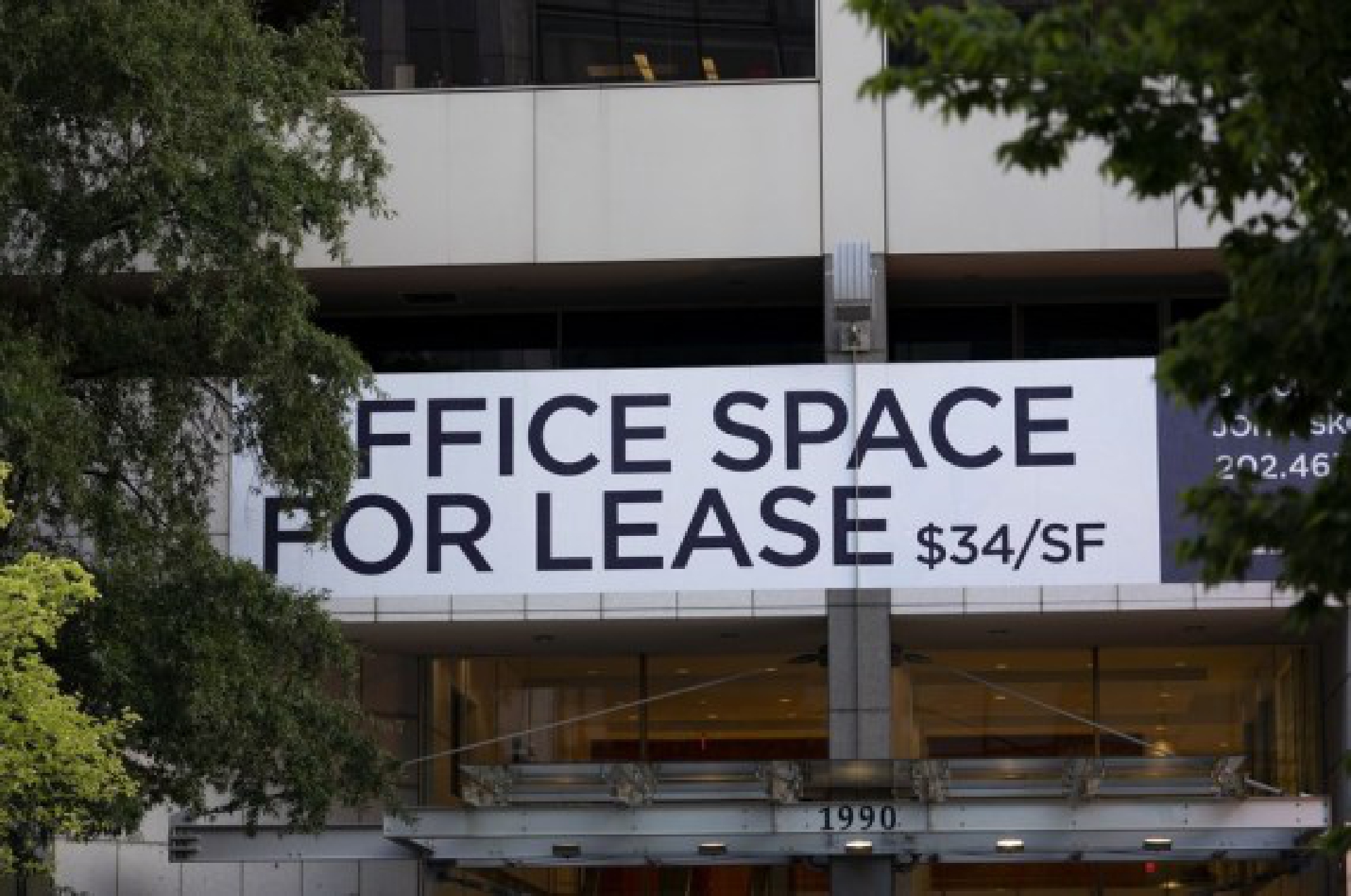 Photo taken on Sept. 3, 2021 shows a leasing notice in Washington, D.C., the United States. (Xinhua/Liu Jie)