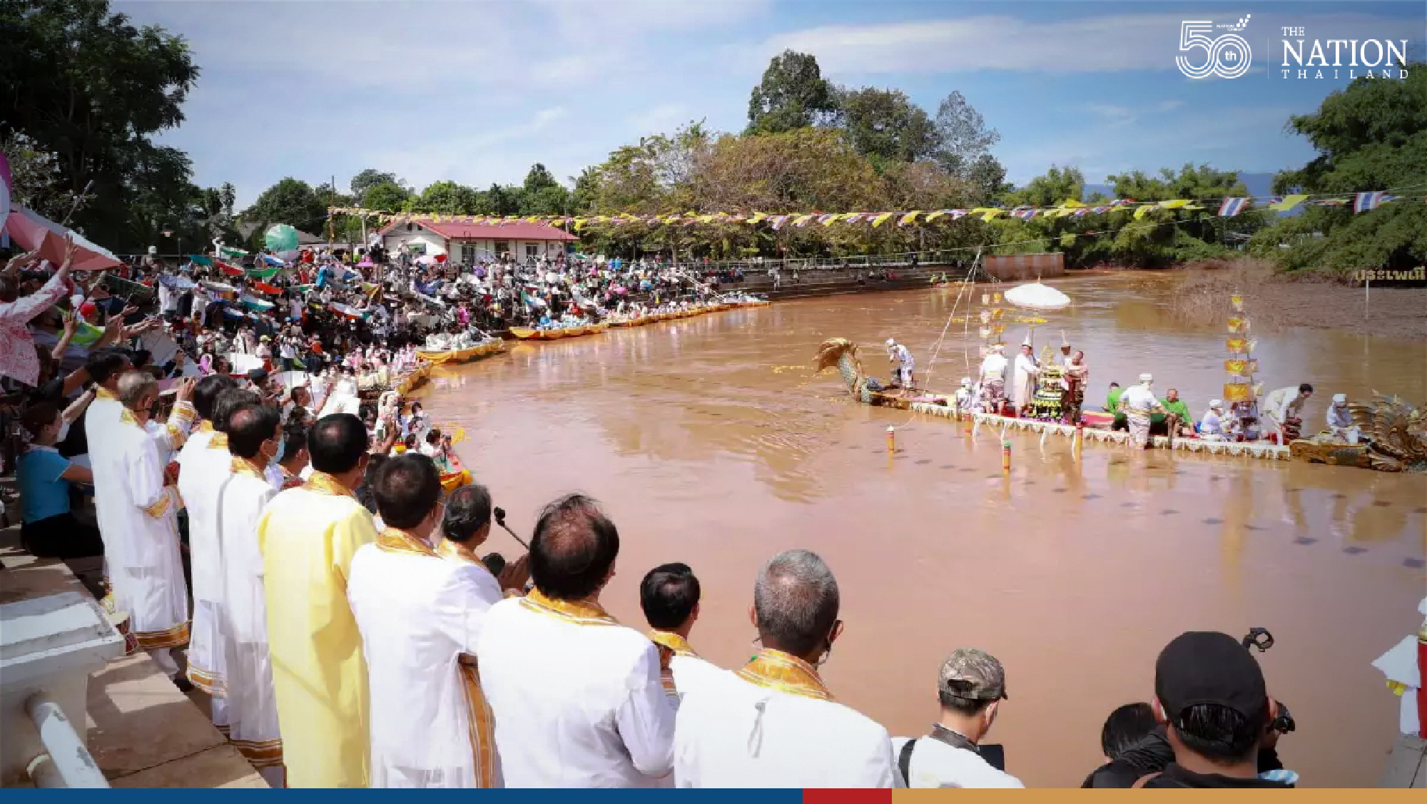 Phetchabun holds annual ceremony submerging Buddha statue