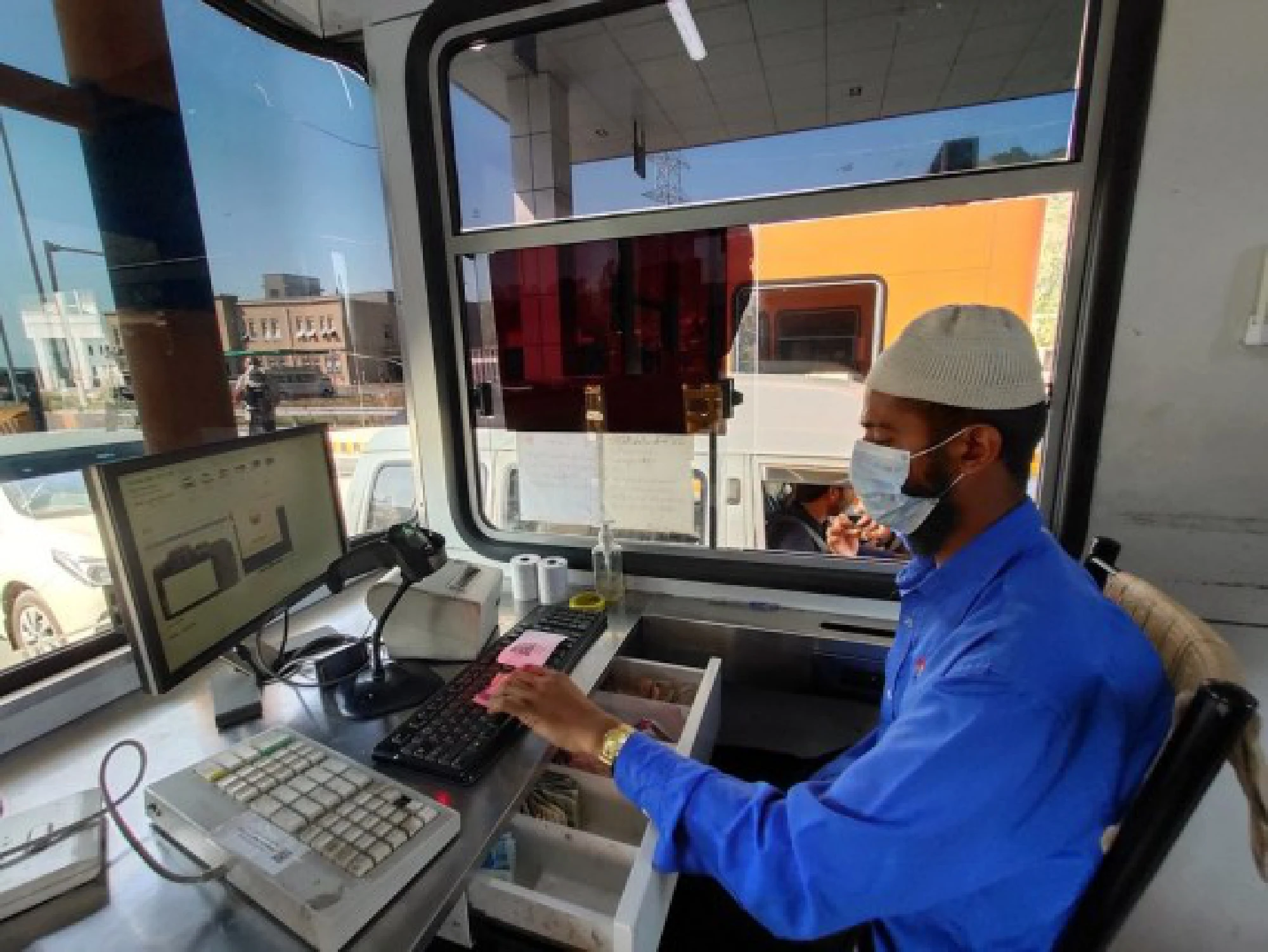 Inzamam ul Haq, a toll plaza operator works in a toll booth on Havelian to Thakot highway in northwest Pakistan's Havelian on Oct. 7, 2021. (Xinhua/Ahmad Kamal)