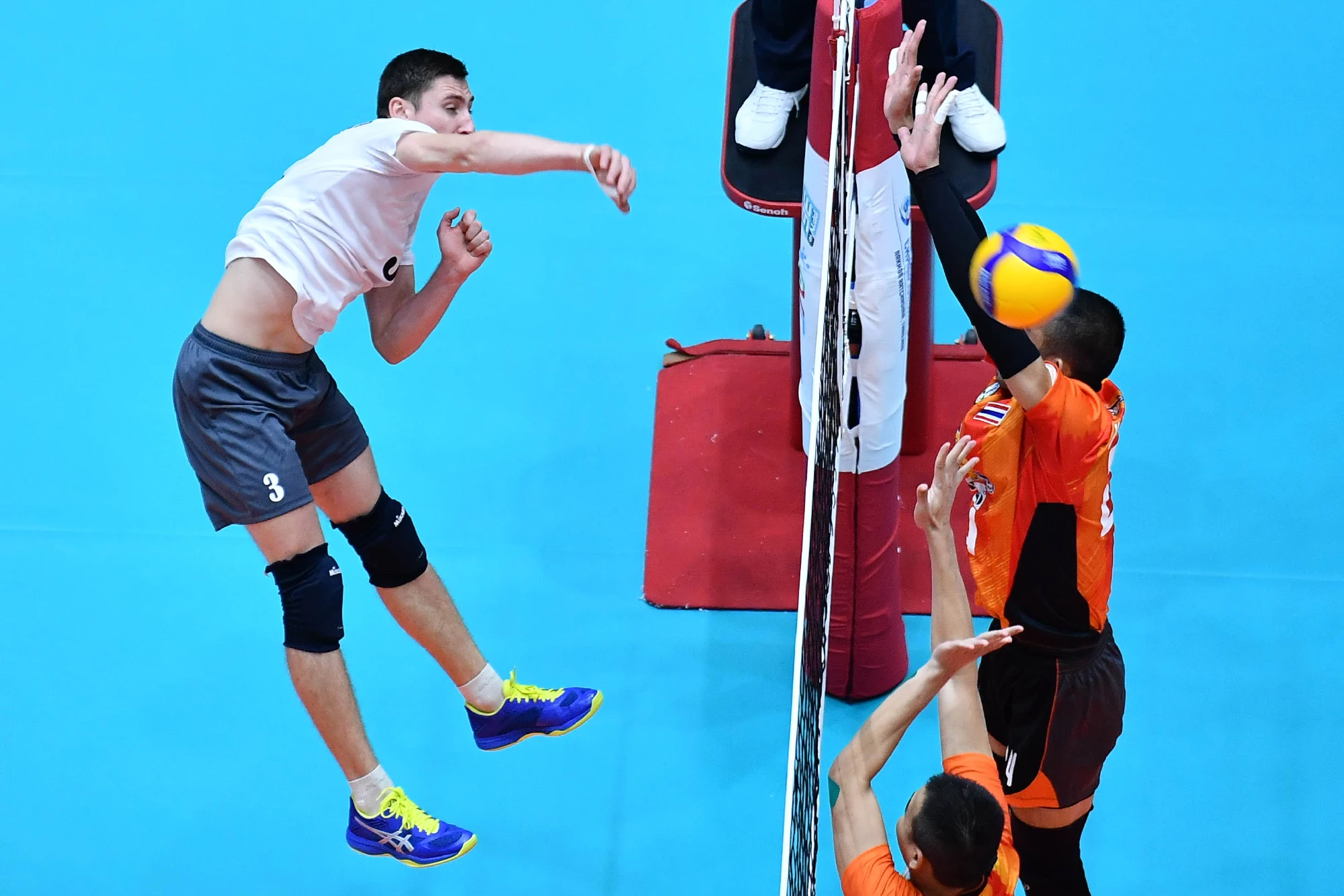 Kazakhstan's Burevestnik Almaty claimed bronze medal at the 2021 Asian Men's Club Volleyball Championship after 3-0 (25-23, 25-17, 25-21) demolition of hosts Nakhon Ratchasima QminC VC in the third-place playoff