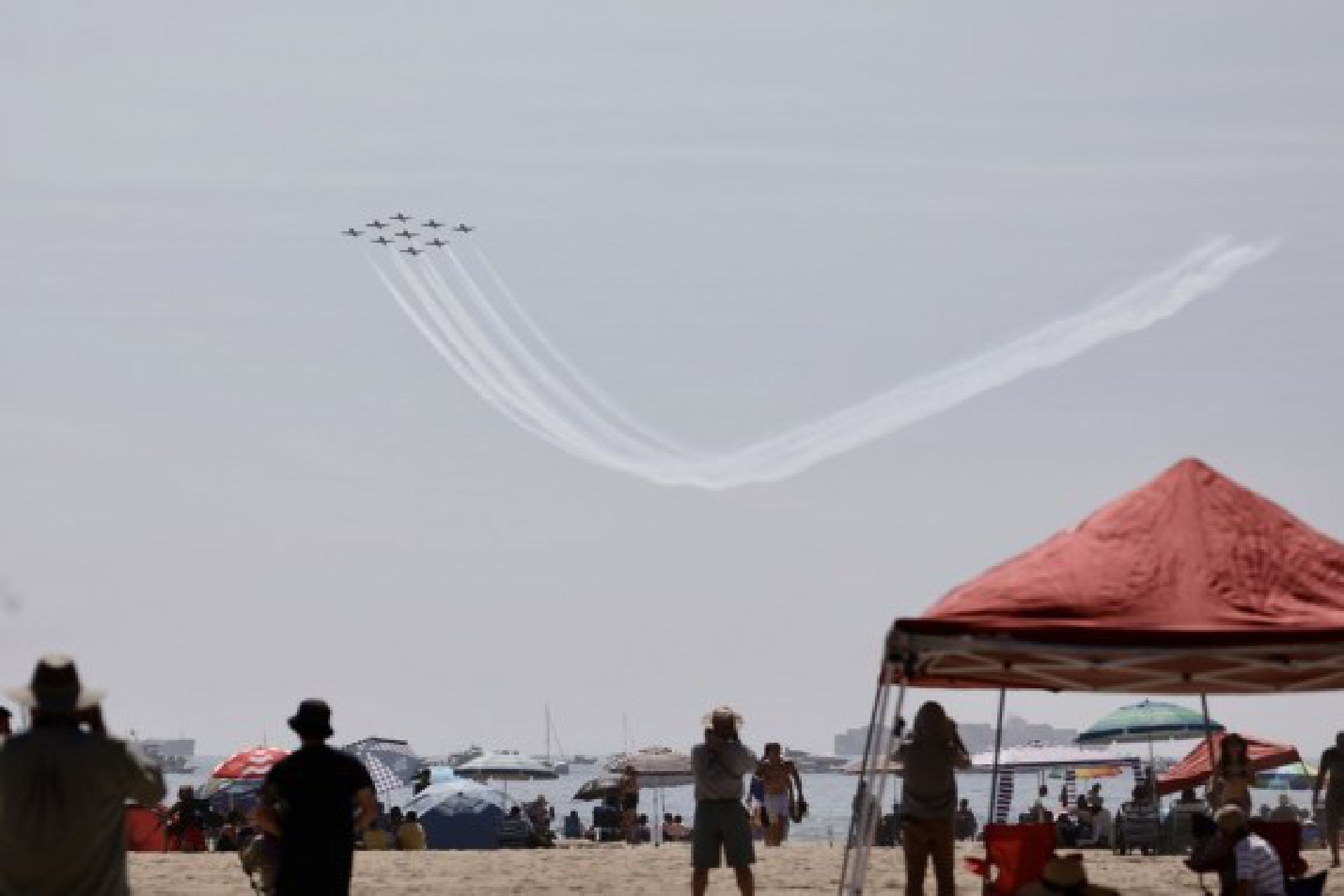 People watch the Pacific Airshow at Huntington Beach, California, the United States on Oct. 1, 2021. (Xinhua)