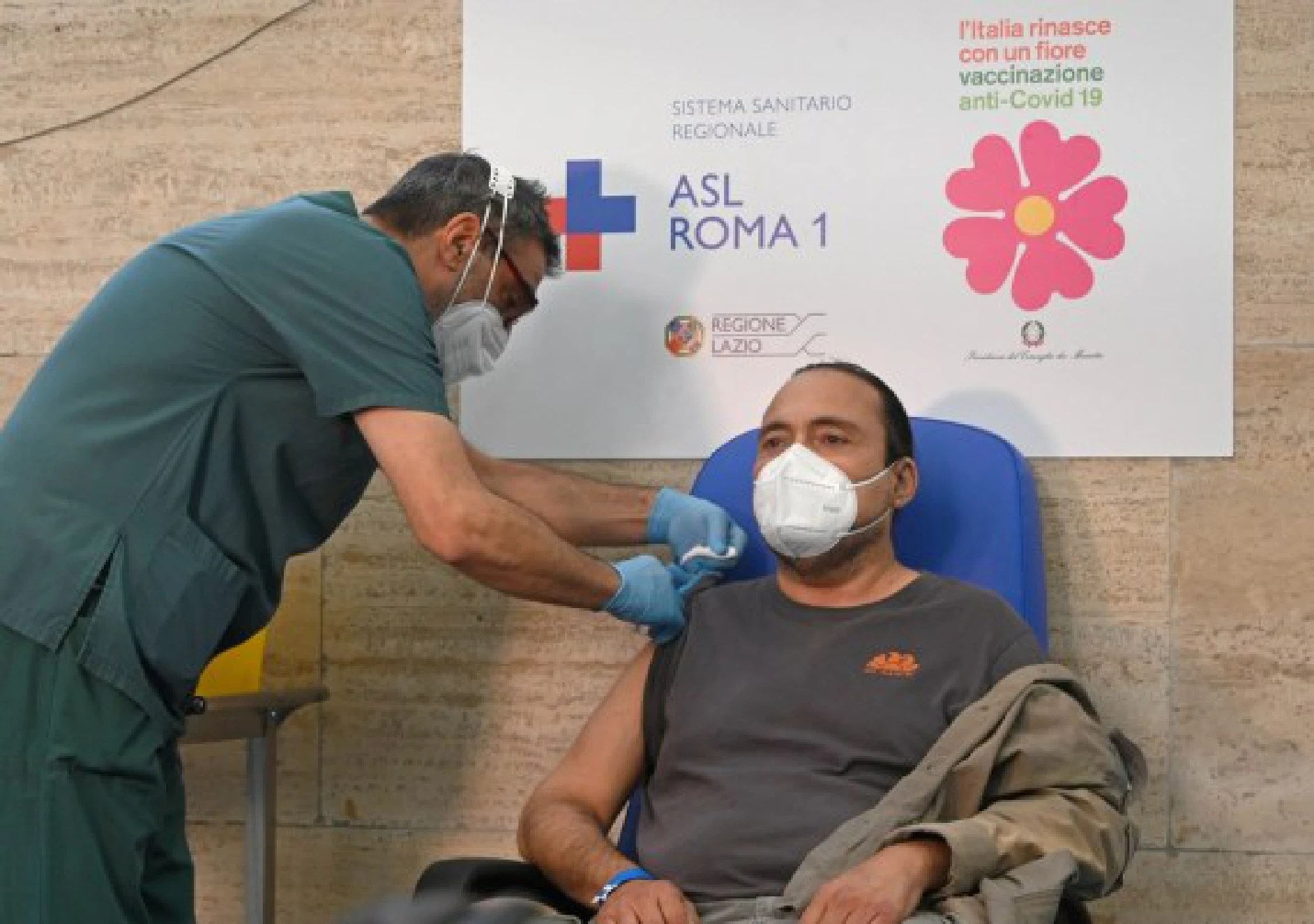 A medical worker administers a booster COVID-19 vaccine shot to a recipient at Santo Spirito hospital in Rome, Italy, Sept. 21, 2021.  (Photo by Alberto Lingria/Xinhua)