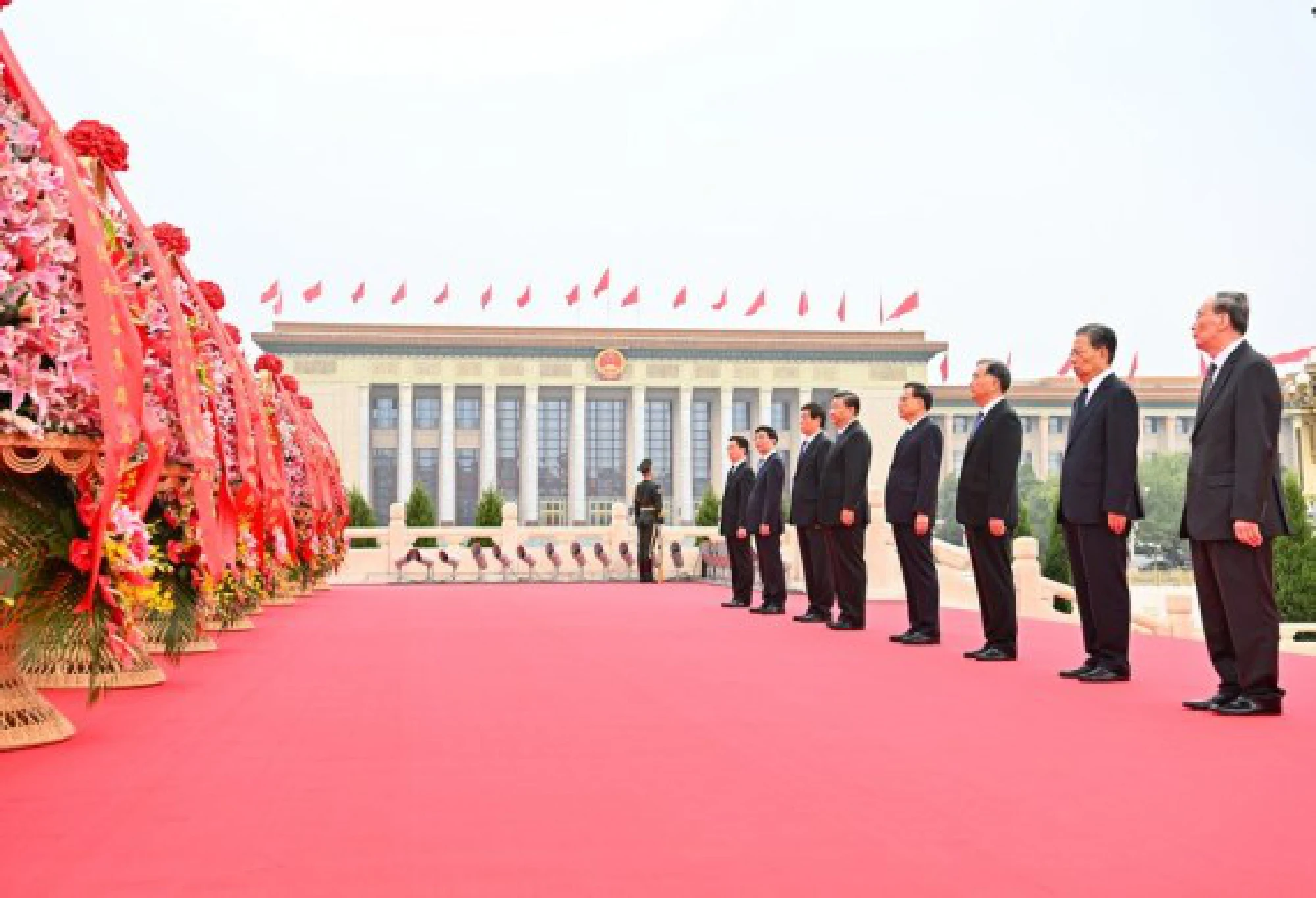 Xi Jinping and other leaders of the Communist Party of China and the state including Li Keqiang, Li Zhanshu, Wang Yang, Wang Huning, Zhao Leji, Han Zheng and Wang Qishan attend a ceremony offering floral tribute to fallen national heroes on Tian'anmen Square in Beijing, capital of China, Sept. 30, 2021. (Xinhua/Li Xiang)