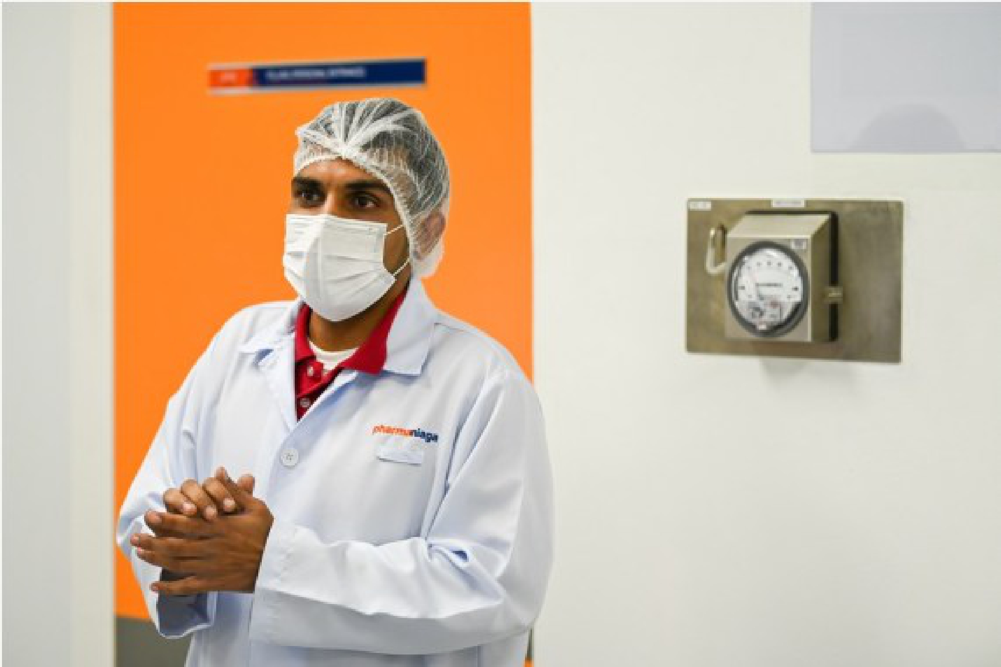 Production manager Mohd Ridhwan Kalantar Mastan introduces the fill and finish operation for Sinovac vaccines at Malaysian pharmaceutical company Pharmaniaga on the outskirts of Kuala Lumpur, Malaysia, Oct. 5, 2021. (Xinhua/Zhu Wei)