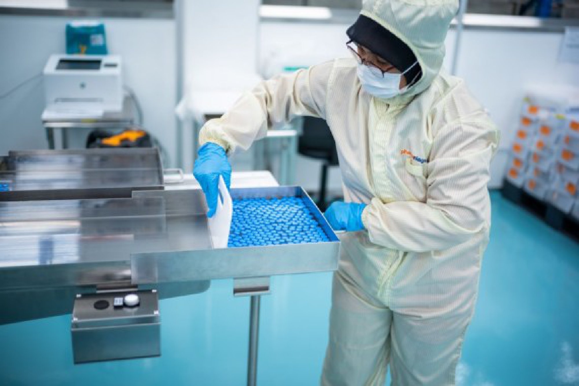 A technician works on the fill and finish operation for Sinovac vaccines at Malaysian pharmaceutical company Pharmaniaga Life Sciences (PLS) on the outskirts of Kuala Lumpur, Malaysia, Oct. 5, 2021. (Xinhua/Zhu Wei)