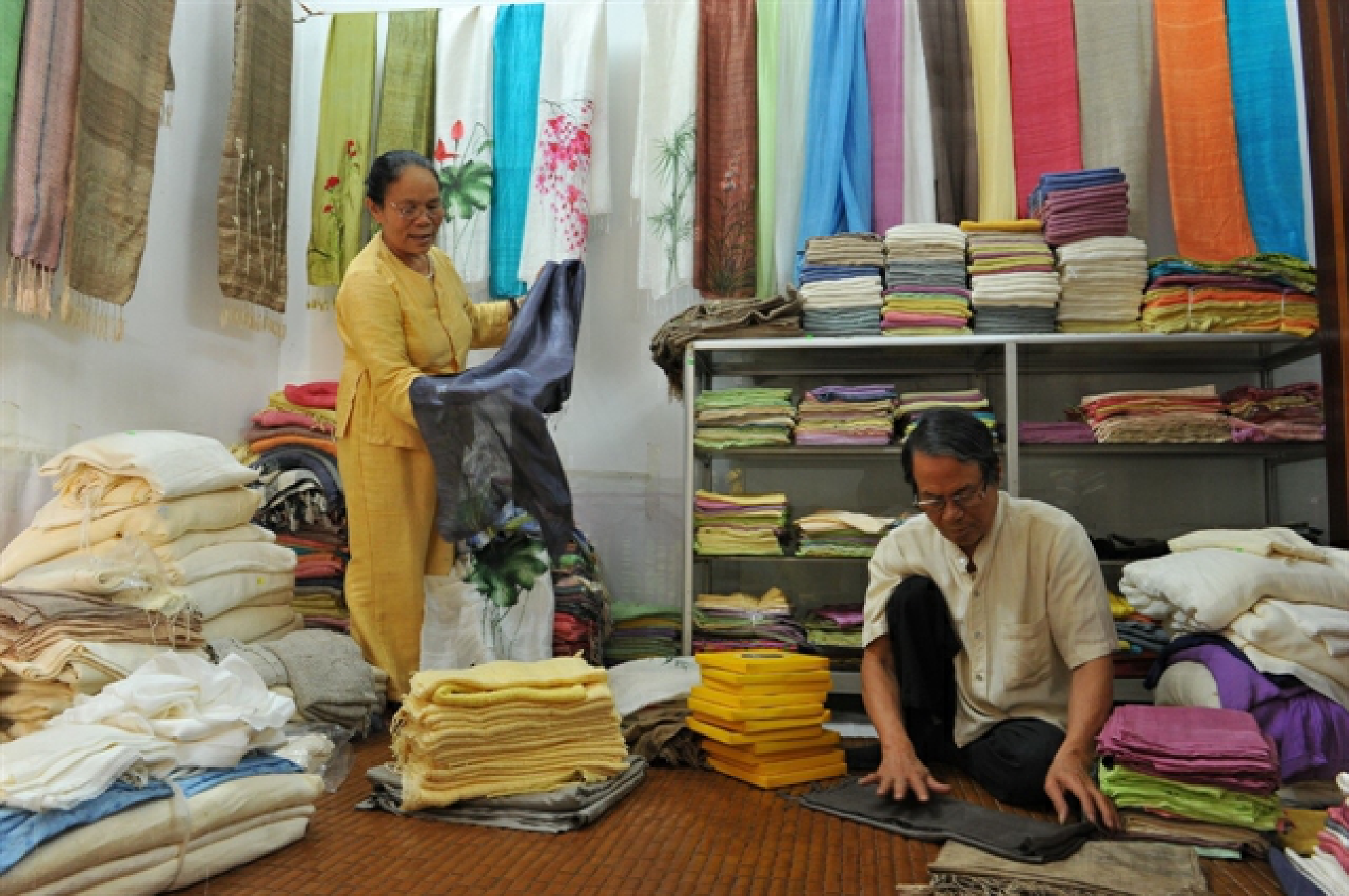 Silk artisan keeps production going despite pandemic