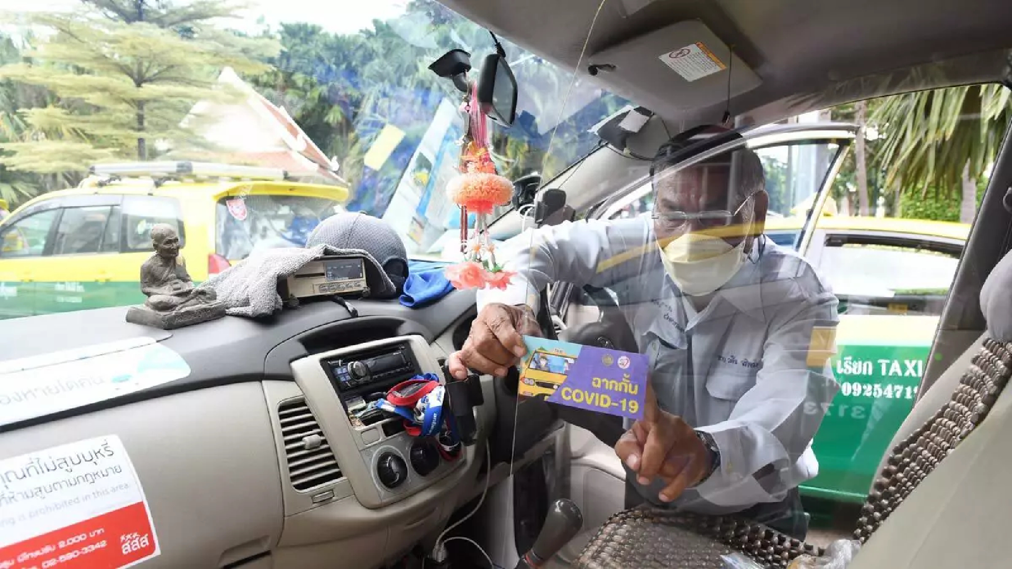 Partitioning of cabs welcomed by Bangkokians, survey shows