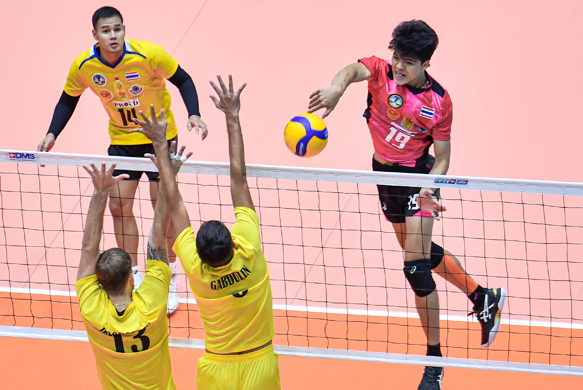 BUREVESTNIK ALMATY CAP DAZZLING 3-0 VICTORY OVER NAKHON RATCHASIMA 