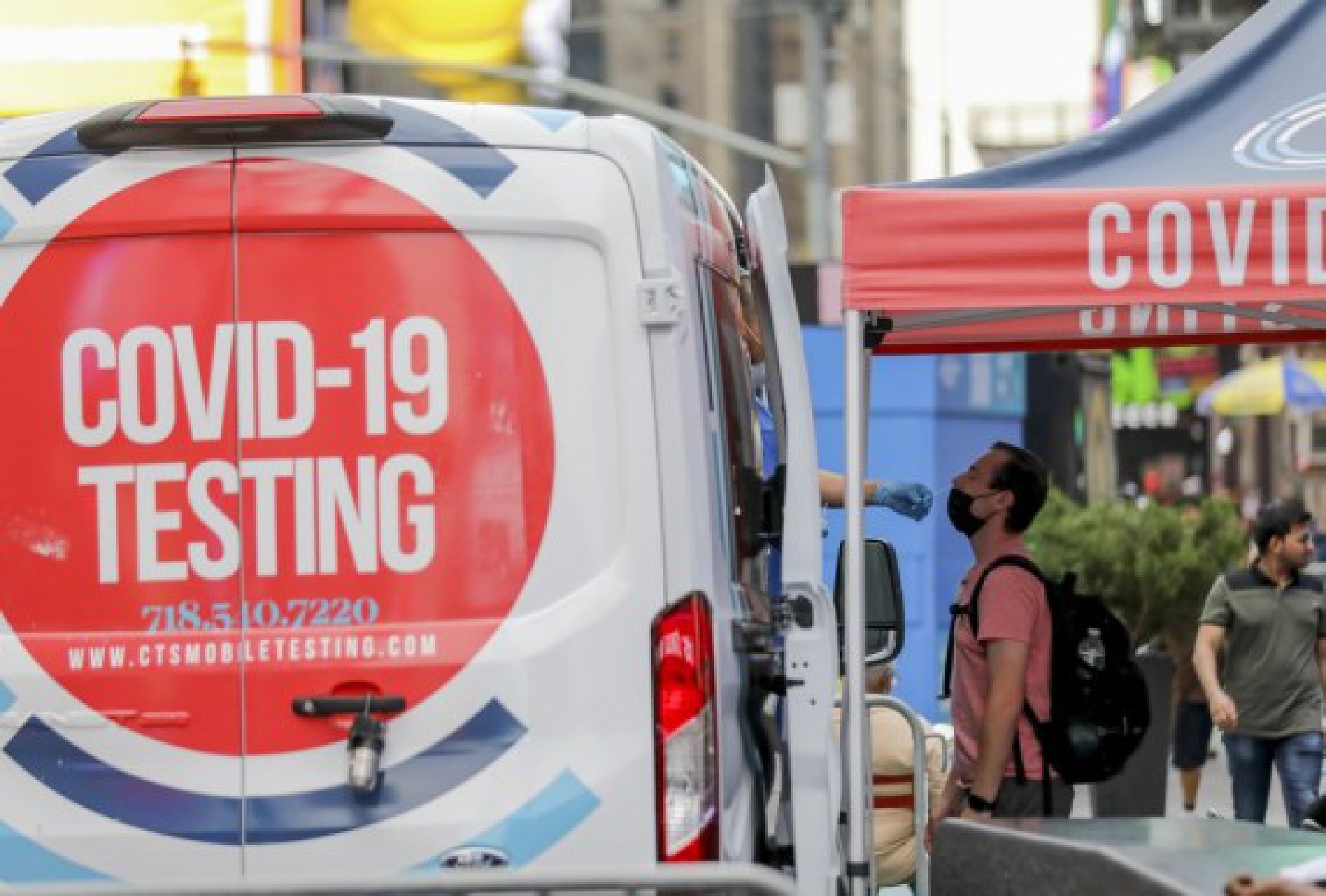 A man receives COVID-19 test at a mobile testing site in New York, the United States, on Aug. 31, 2021. (Xinhua/Wang Ying)