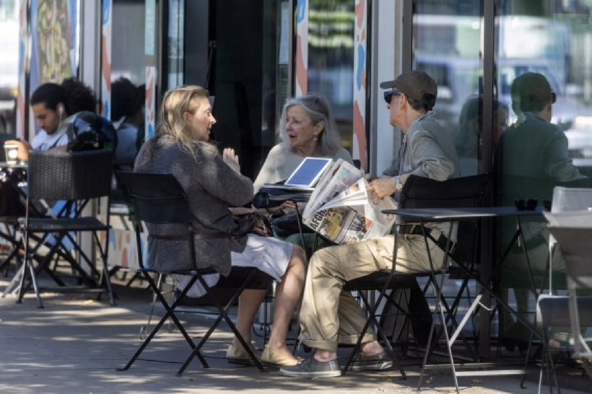 People sit and chat outside a cafe in London, Britain, on Sept. 7, 2021. (Photo by Ray Tang/Xinhua)