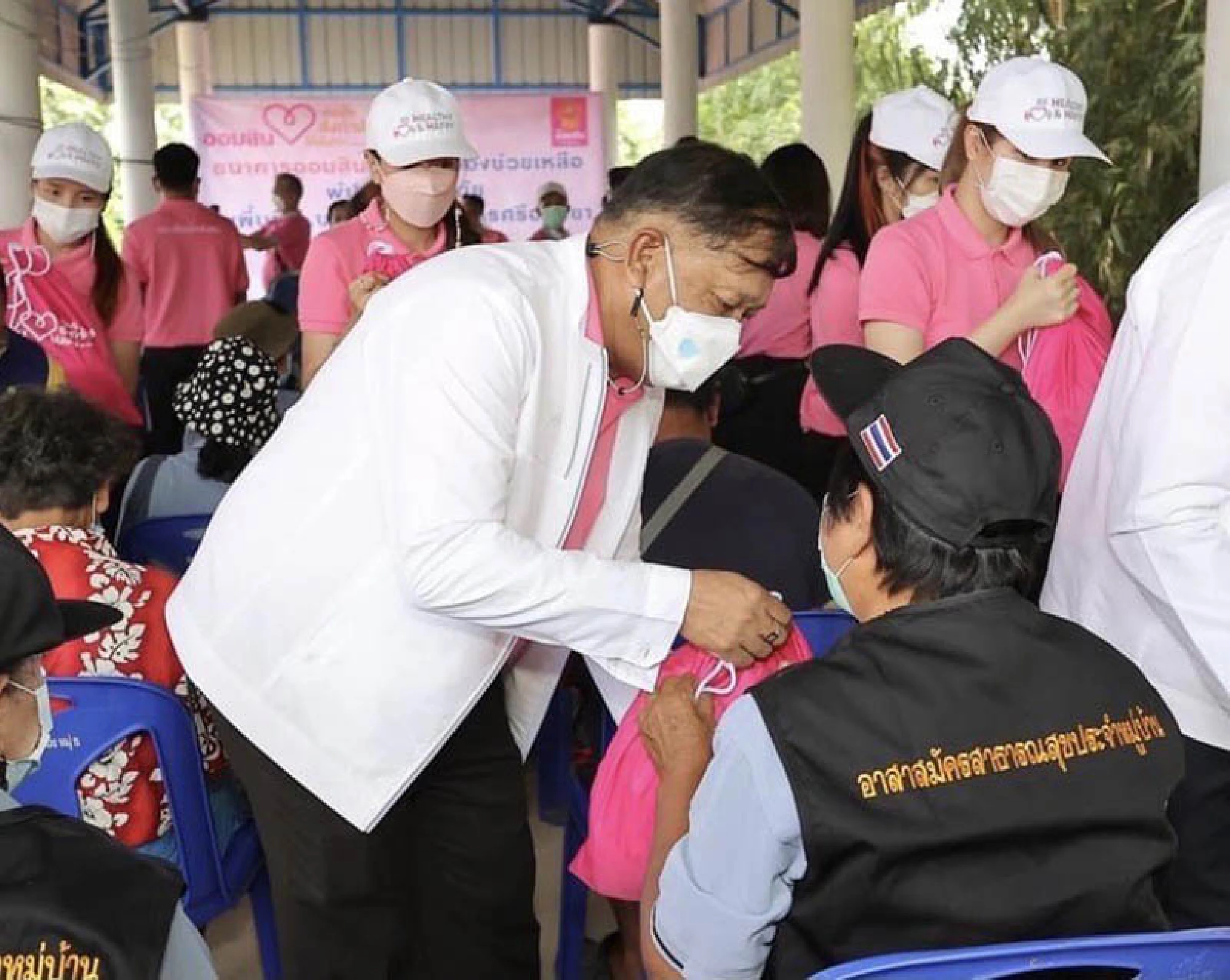 Government Savings Bank gives survival bags to flood victims in Ayutthaya